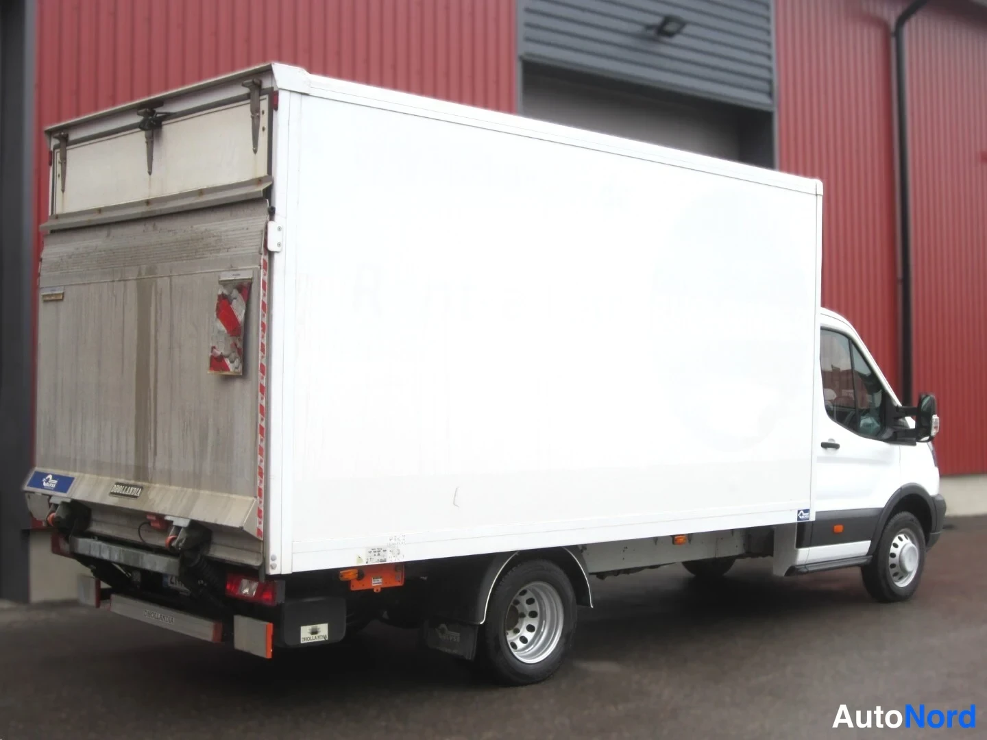Valkoinen Ford Transit 2019, takaviisto, kuva 6