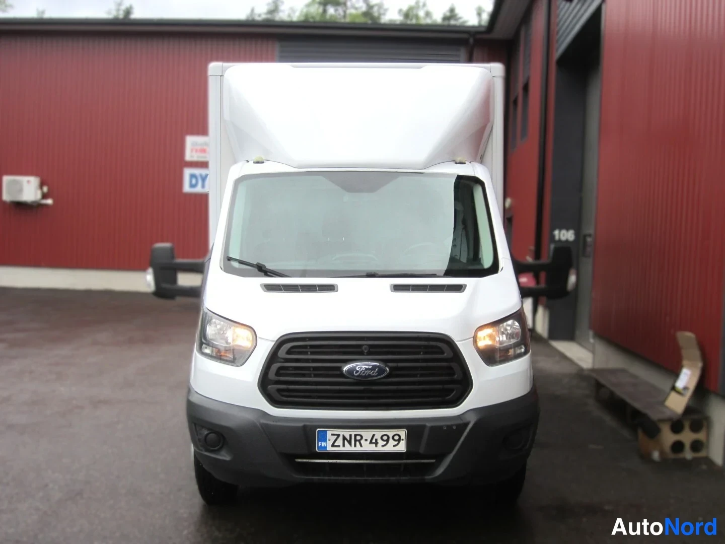 Valkoinen Ford Transit 2019, edestä, kuva 3