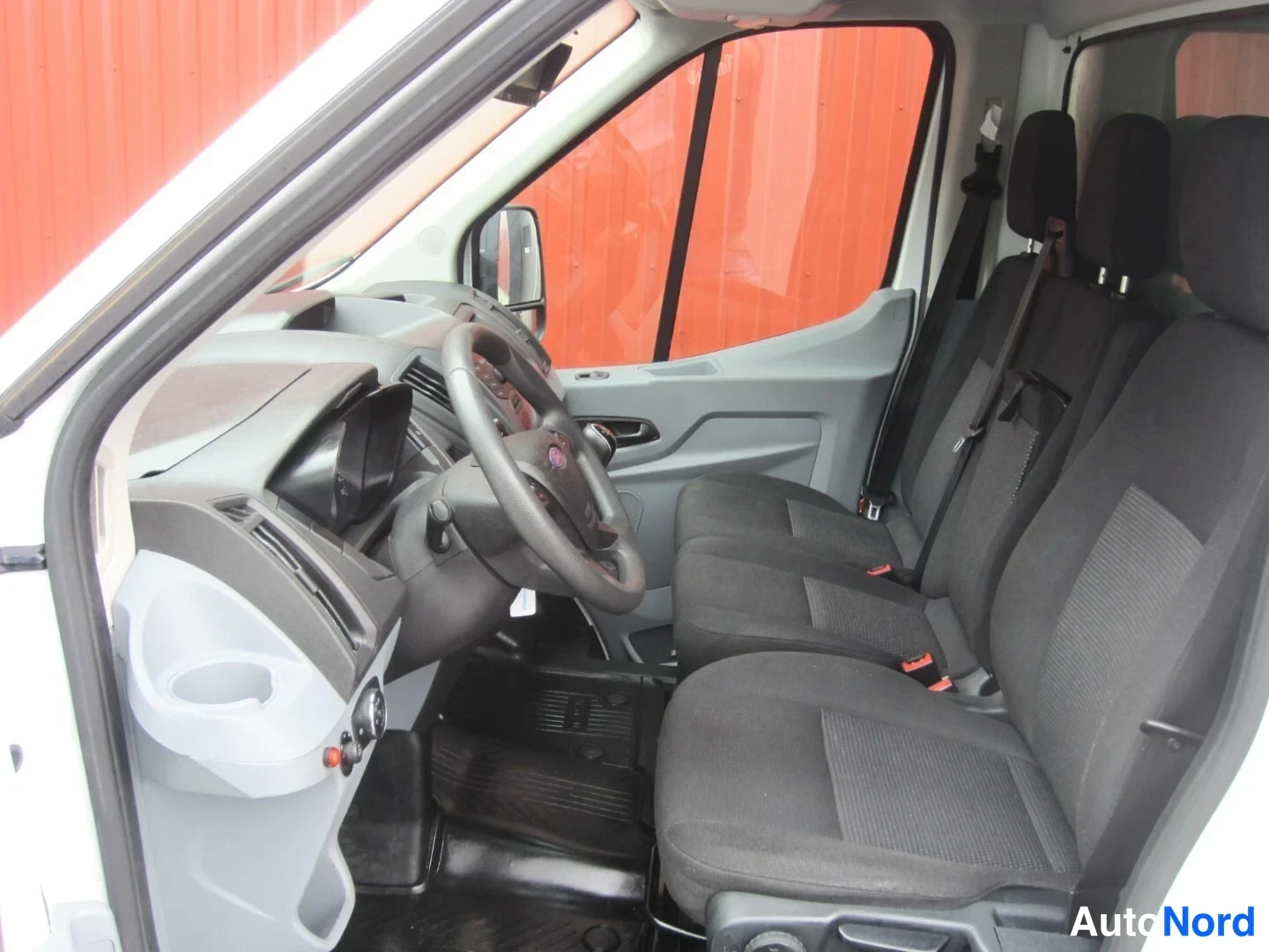 Valkoinen Ford Transit 2019, kuva 9