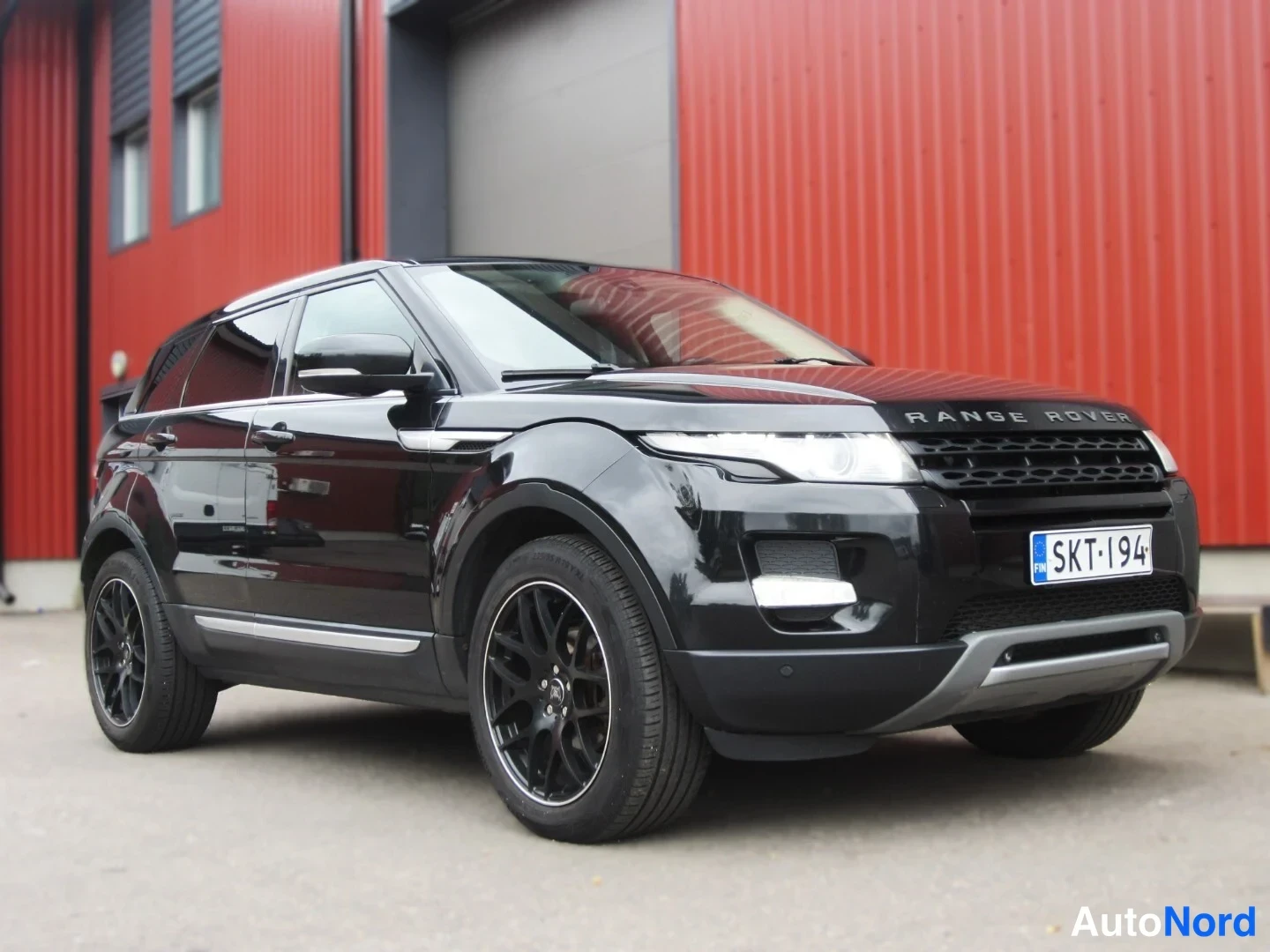 Musta Land Rover Range Rover Evoque 2012, etuviisto, keula oikealle, kuva 2