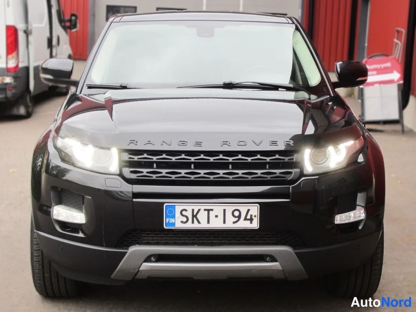Musta Land Rover Range Rover Evoque 2012, edestä, kuva 3