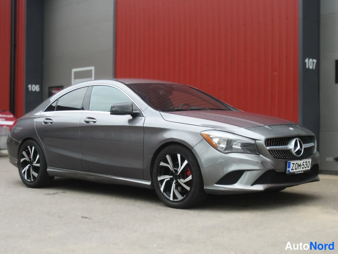Harmaa Mercedes-Benz CLA 250 4MATIC 2014, etuviisto, keula oikealle, kuva 2