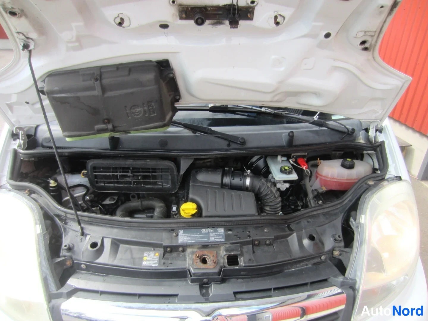 Valkoinen Opel Vivaro 2010, kuva 12