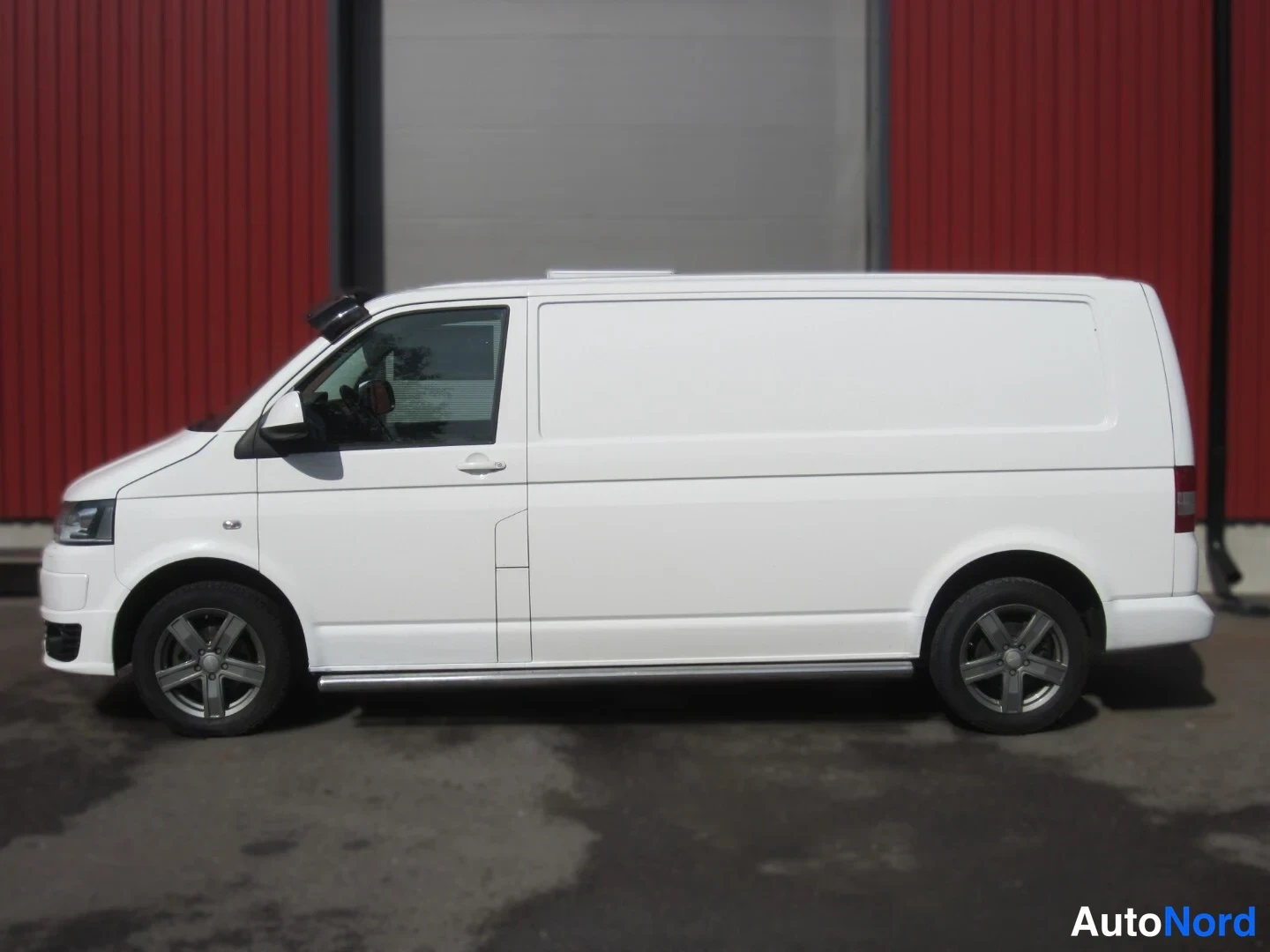 Valkoinen Volkswagen Transporter 2012, sivulta, kuva 8