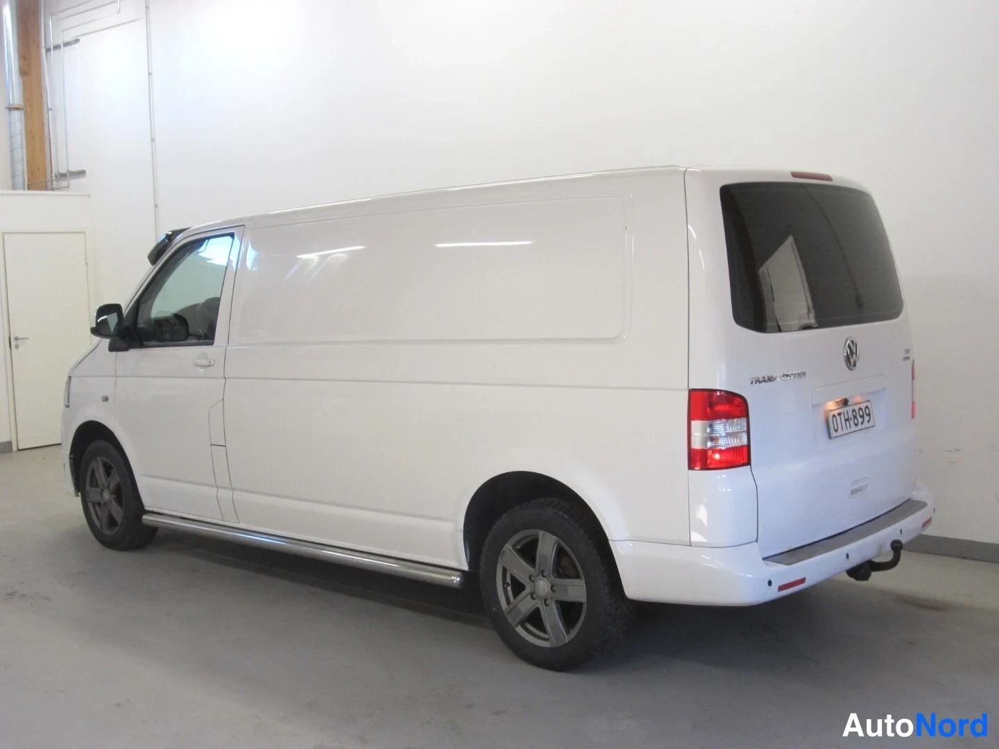 Valkoinen Volkswagen Transporter 2012, takaviisto, kuva 14