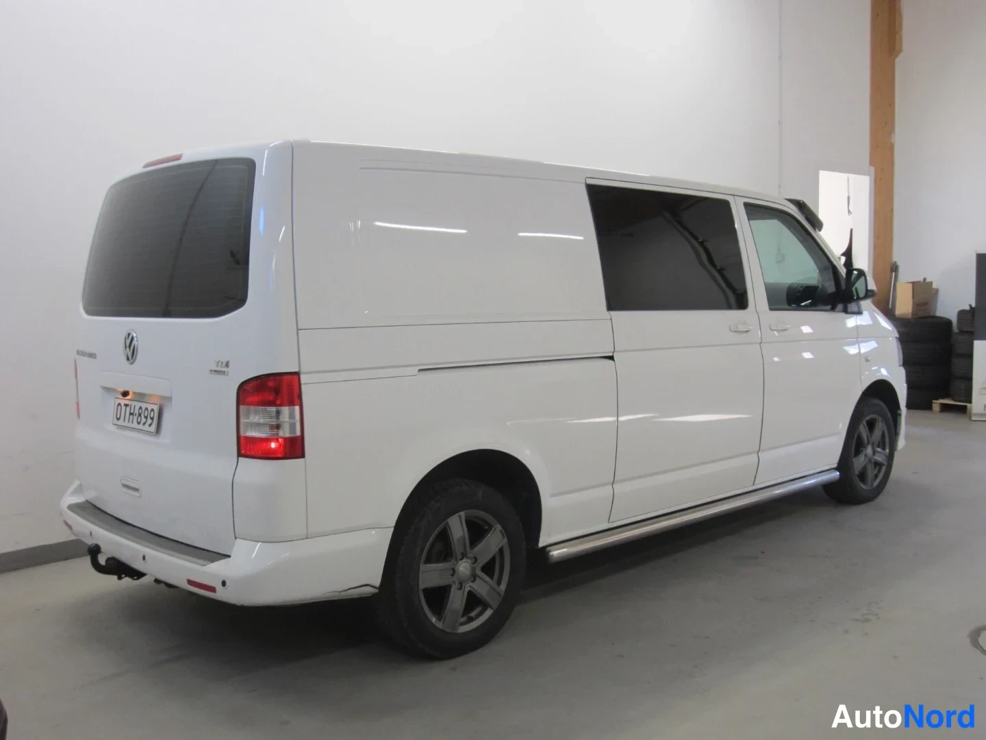 Valkoinen Volkswagen Transporter 2012, takaviisto, kuva 15