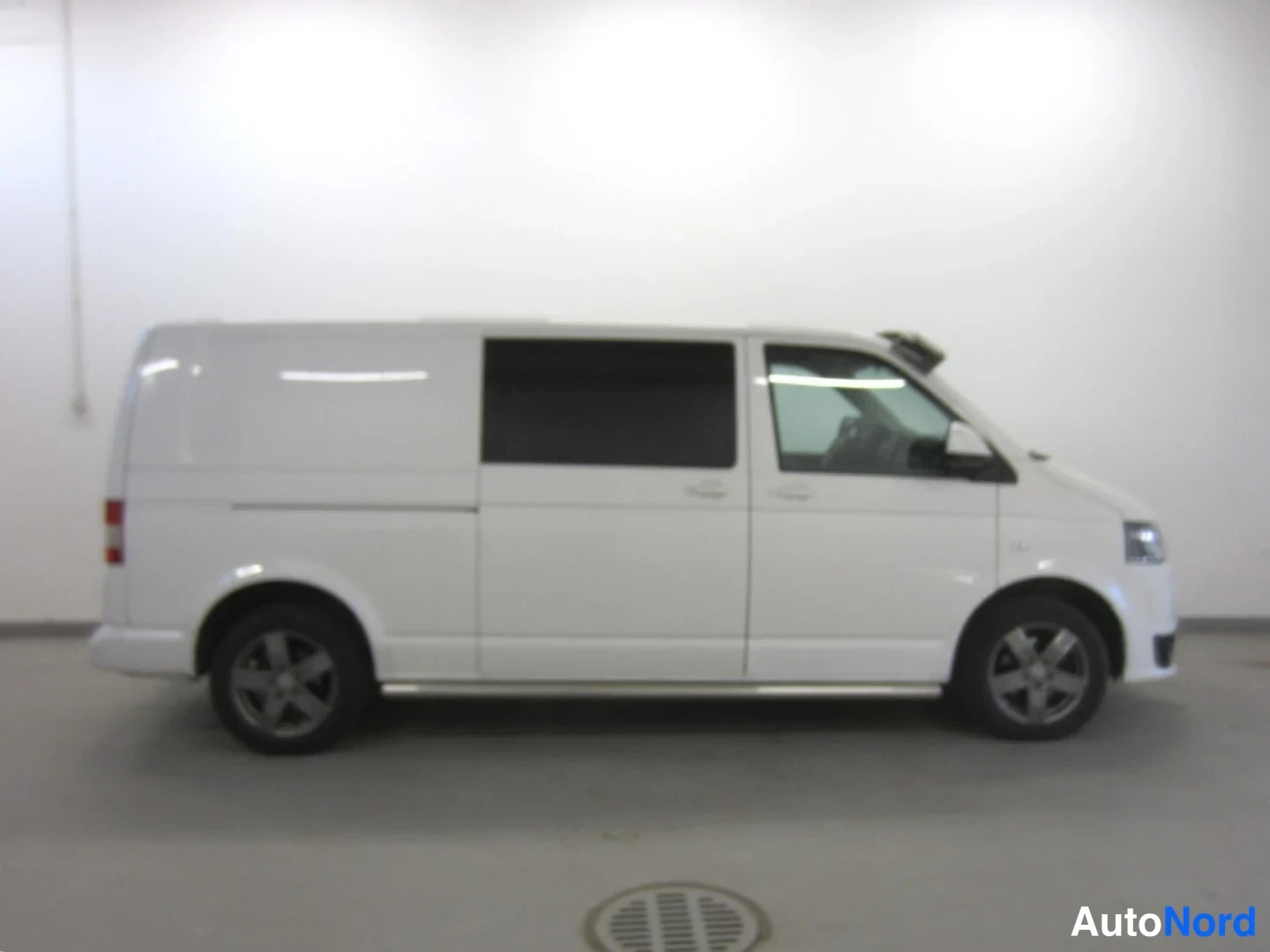 Valkoinen Volkswagen Transporter 2012, sivulta, kuva 11