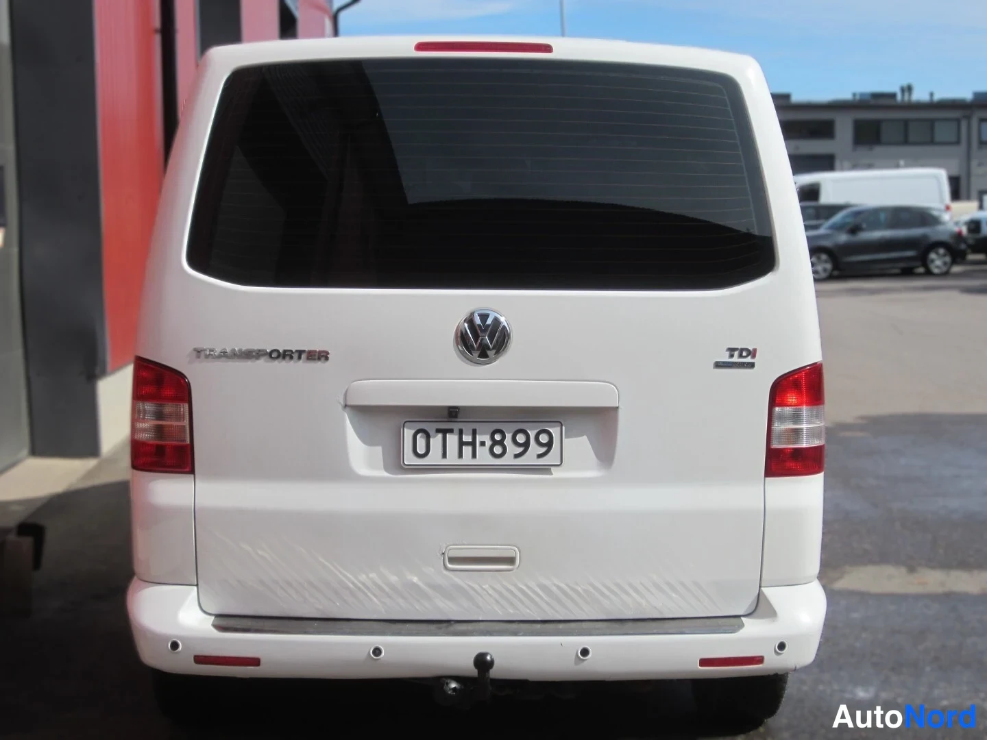 Valkoinen Volkswagen Transporter 2012, takaa, kuva 17
