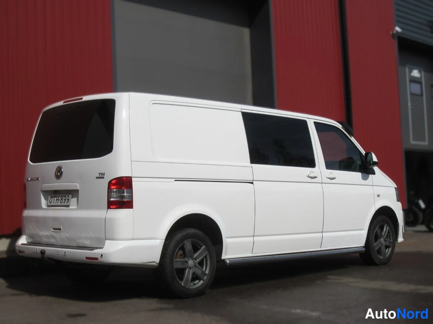 Valkoinen Volkswagen Transporter 2012, takaviisto, kuva 13