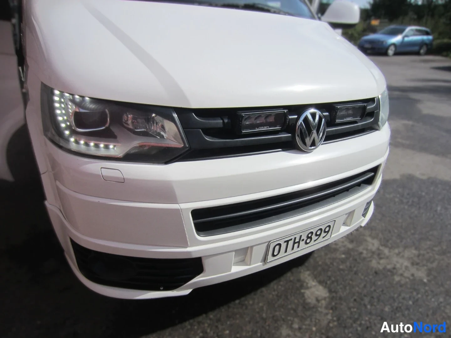 Valkoinen Volkswagen Transporter 2012, edestä, kuva 6