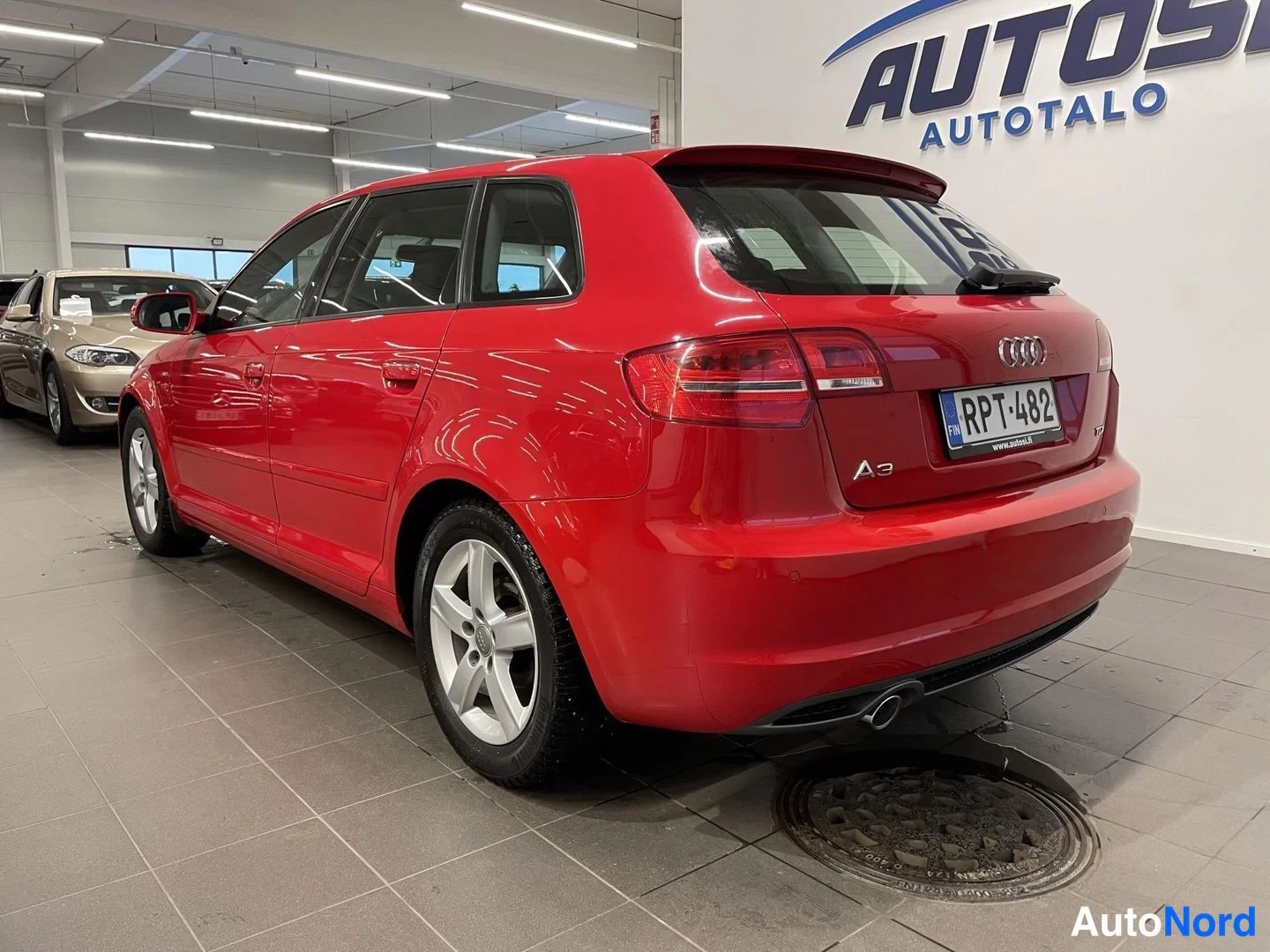 Punainen Audi A3 Sportback 2012, takaviisto, kuva 5