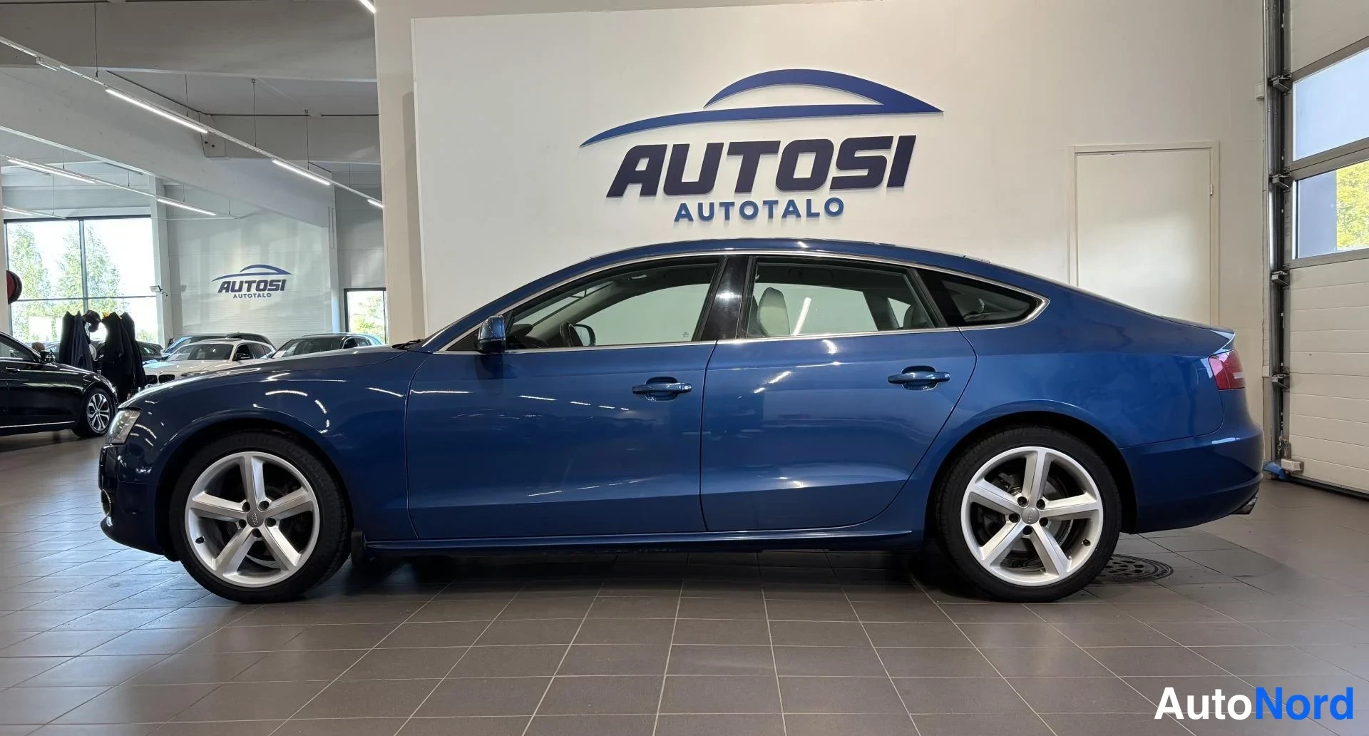 Sininen Audi A5 Sportback 2011, etuviisto, keula vasemmalle, kuva 2
