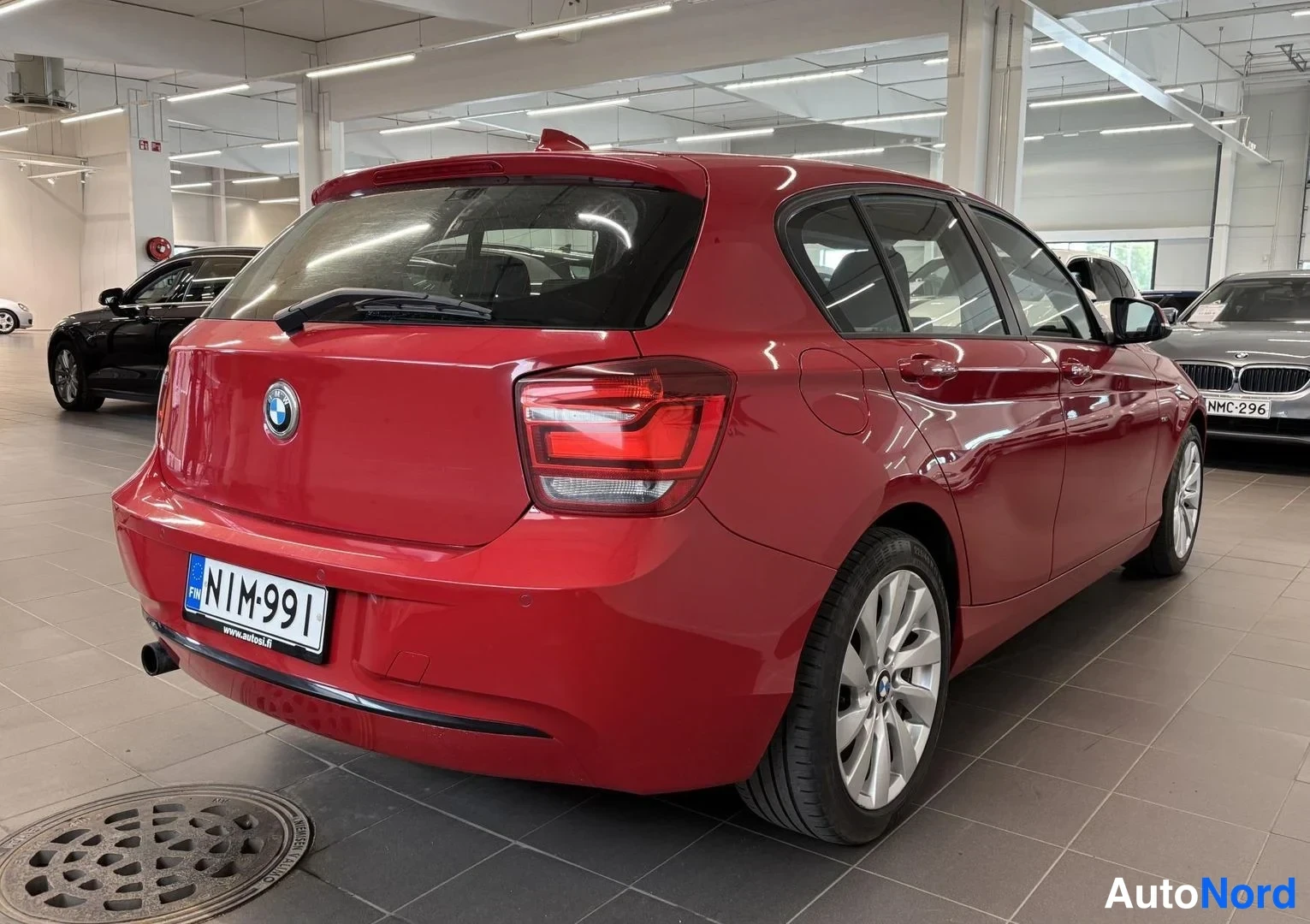 Punainen BMW 116i 2012, takaviisto, kuva 5