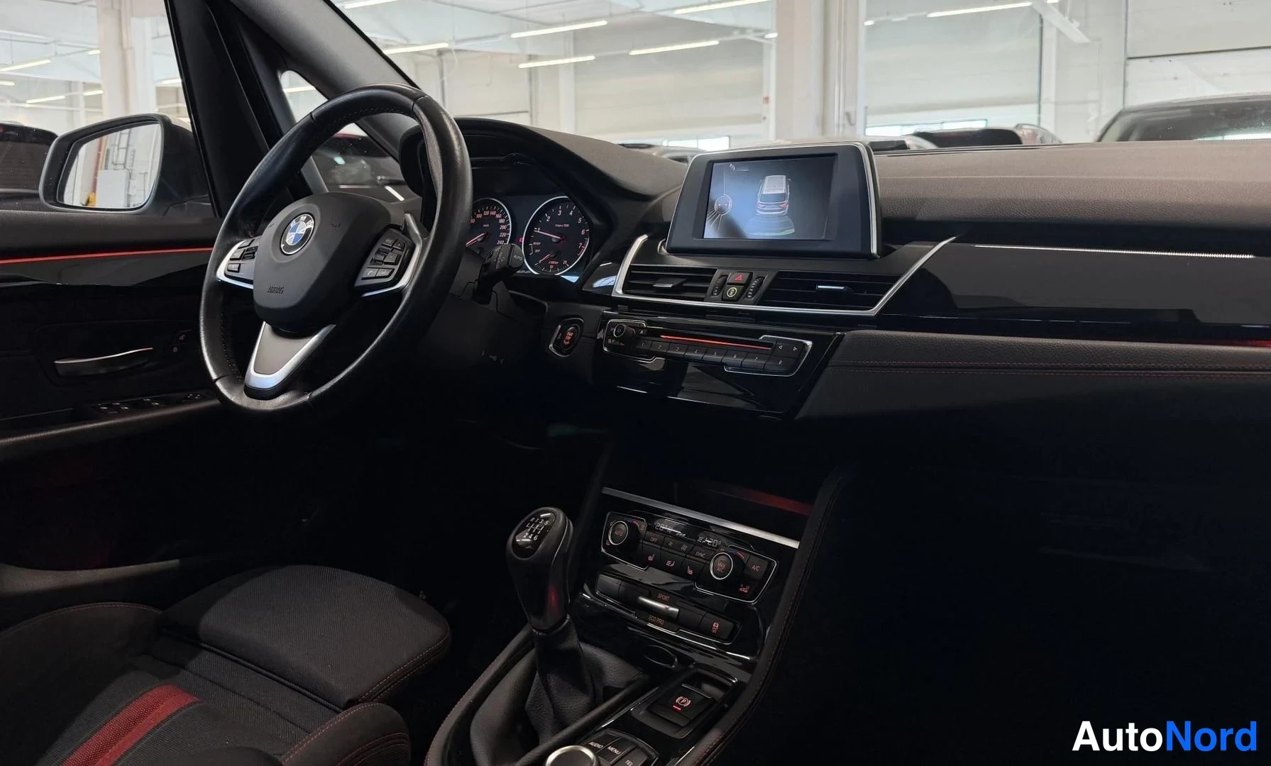 Valkoinen BMW 216i 2016, kuva 20