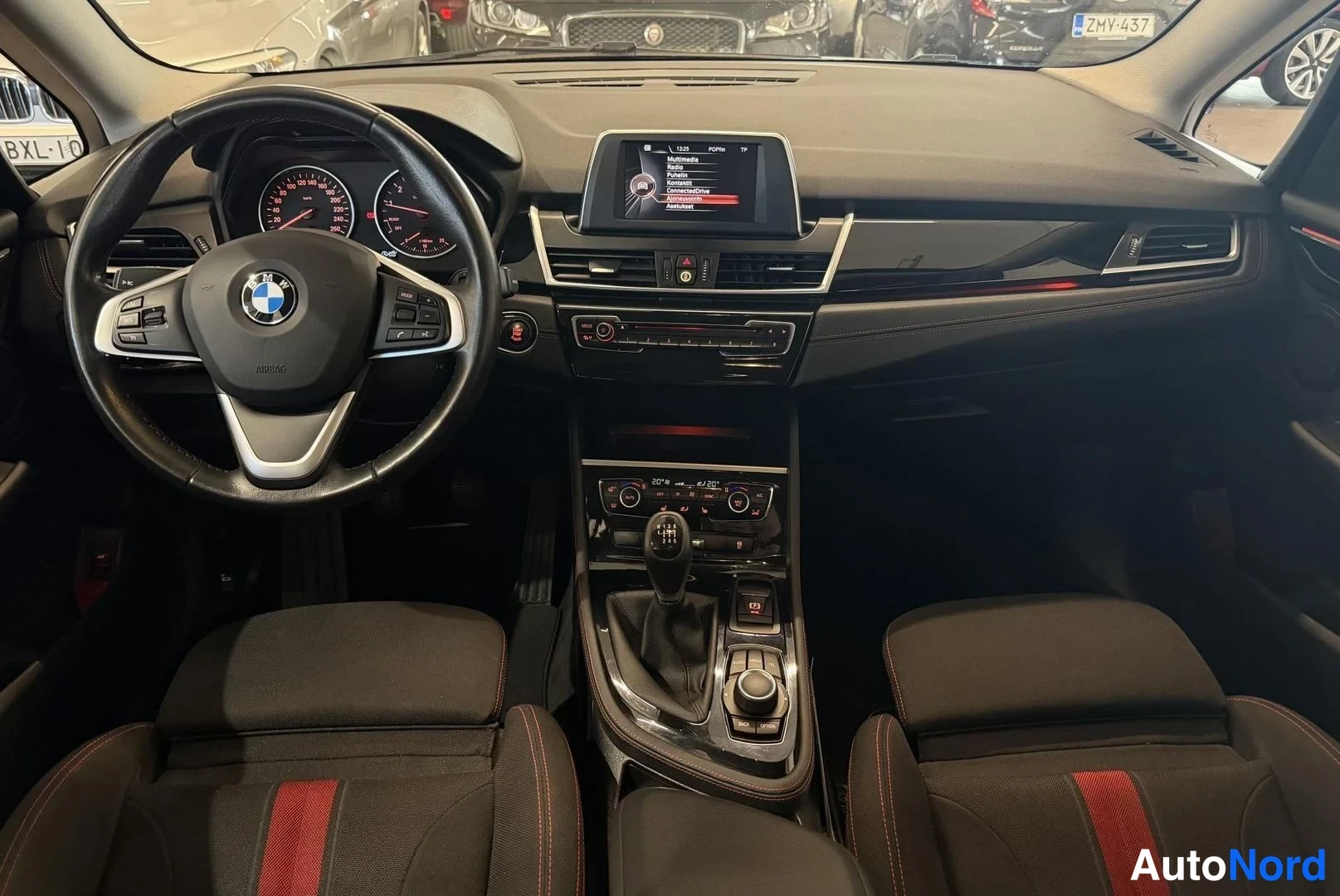 Valkoinen BMW 216i 2016, kuva 8