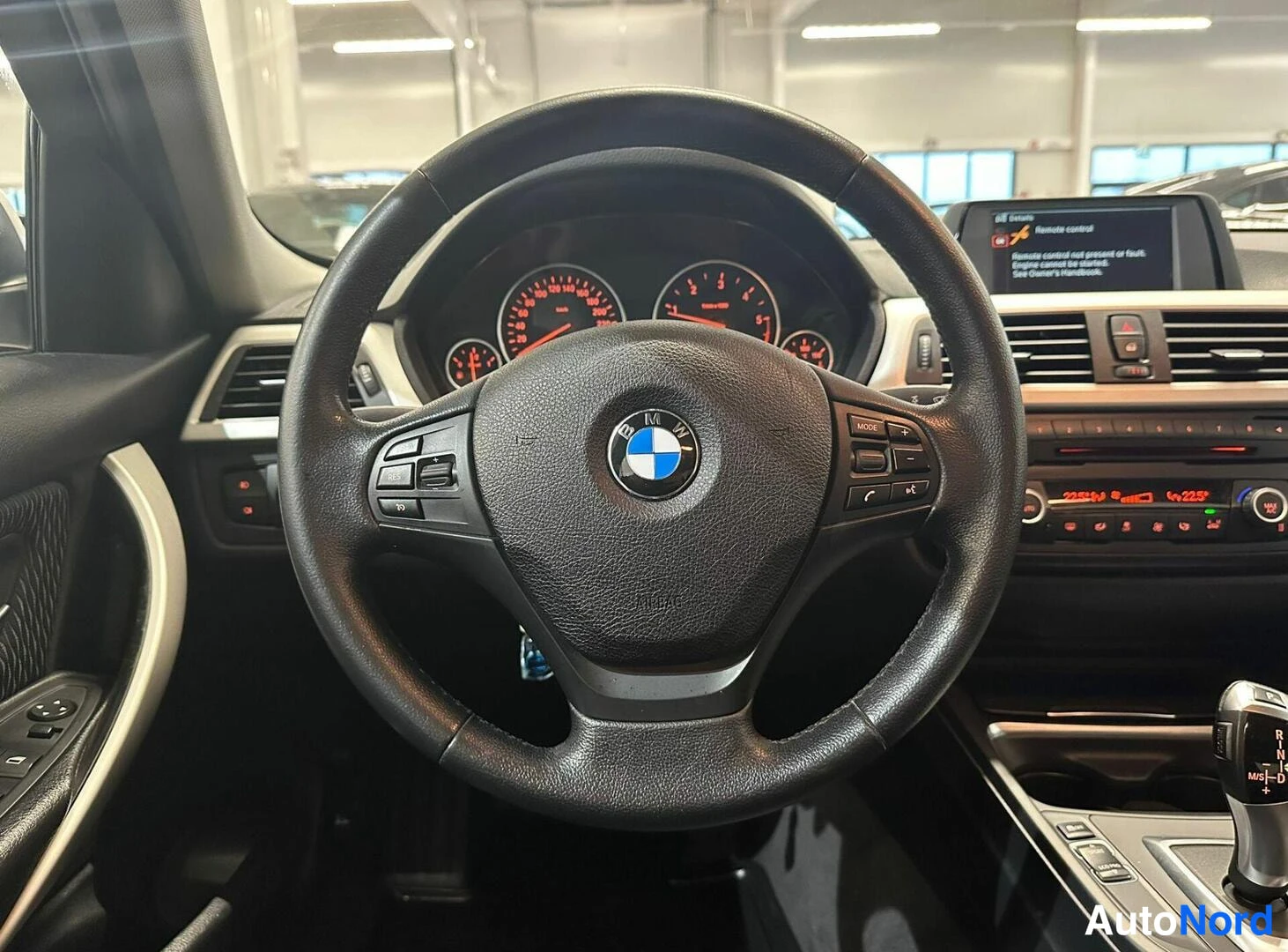 Valkoinen BMW 316d 2014, kuva 12
