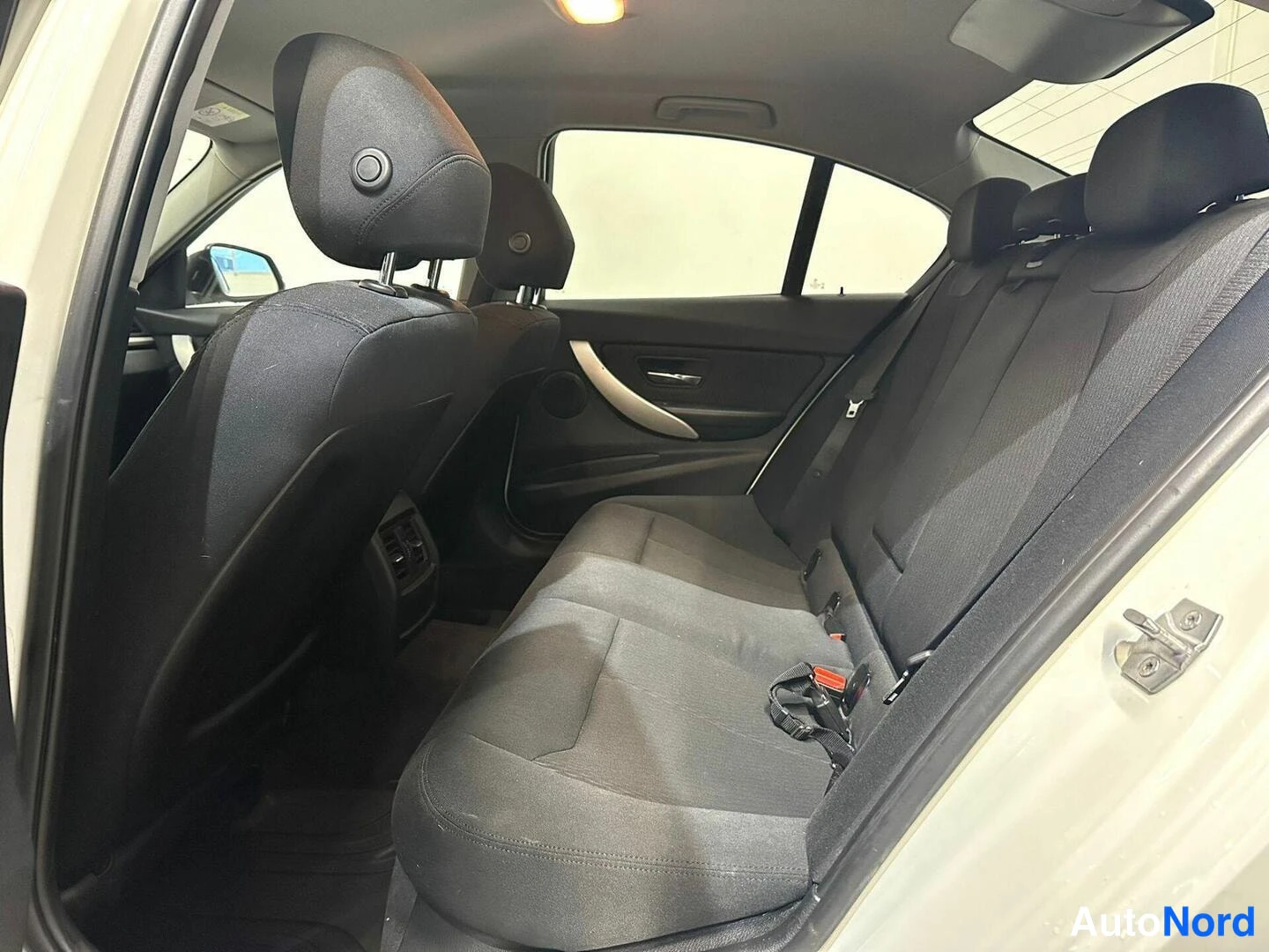 Valkoinen BMW 316d 2014, kuva 15