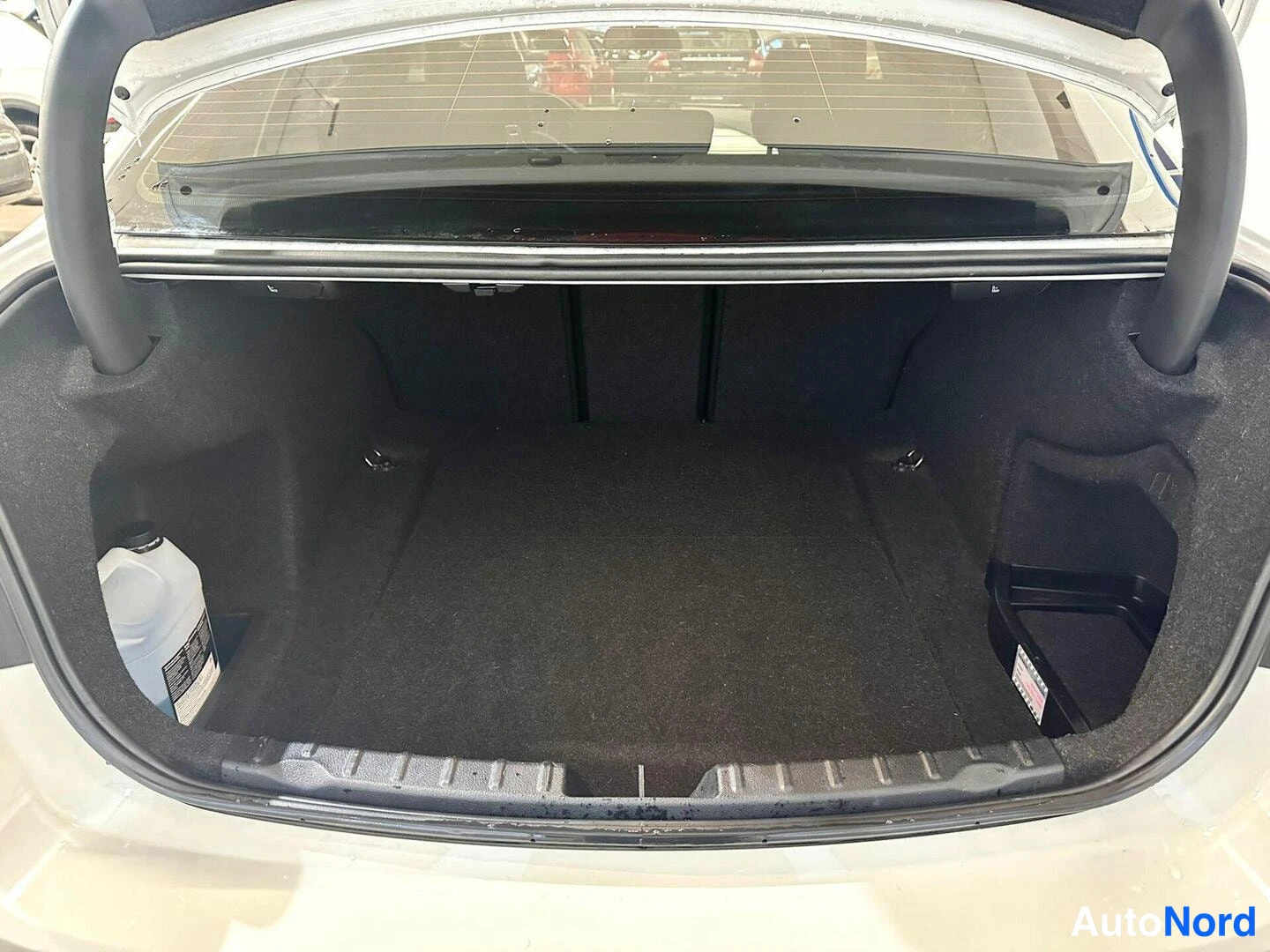 Valkoinen BMW 316d 2014, kuva 17