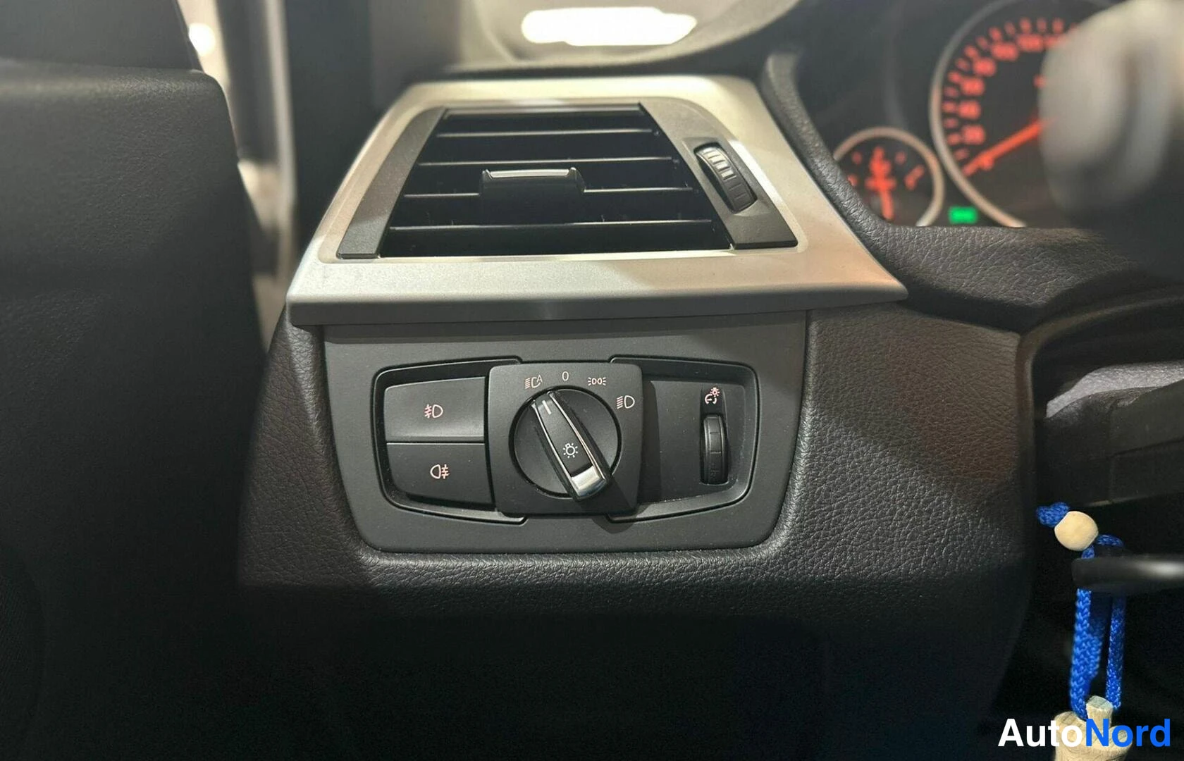 Valkoinen BMW 316d 2014, kuva 18