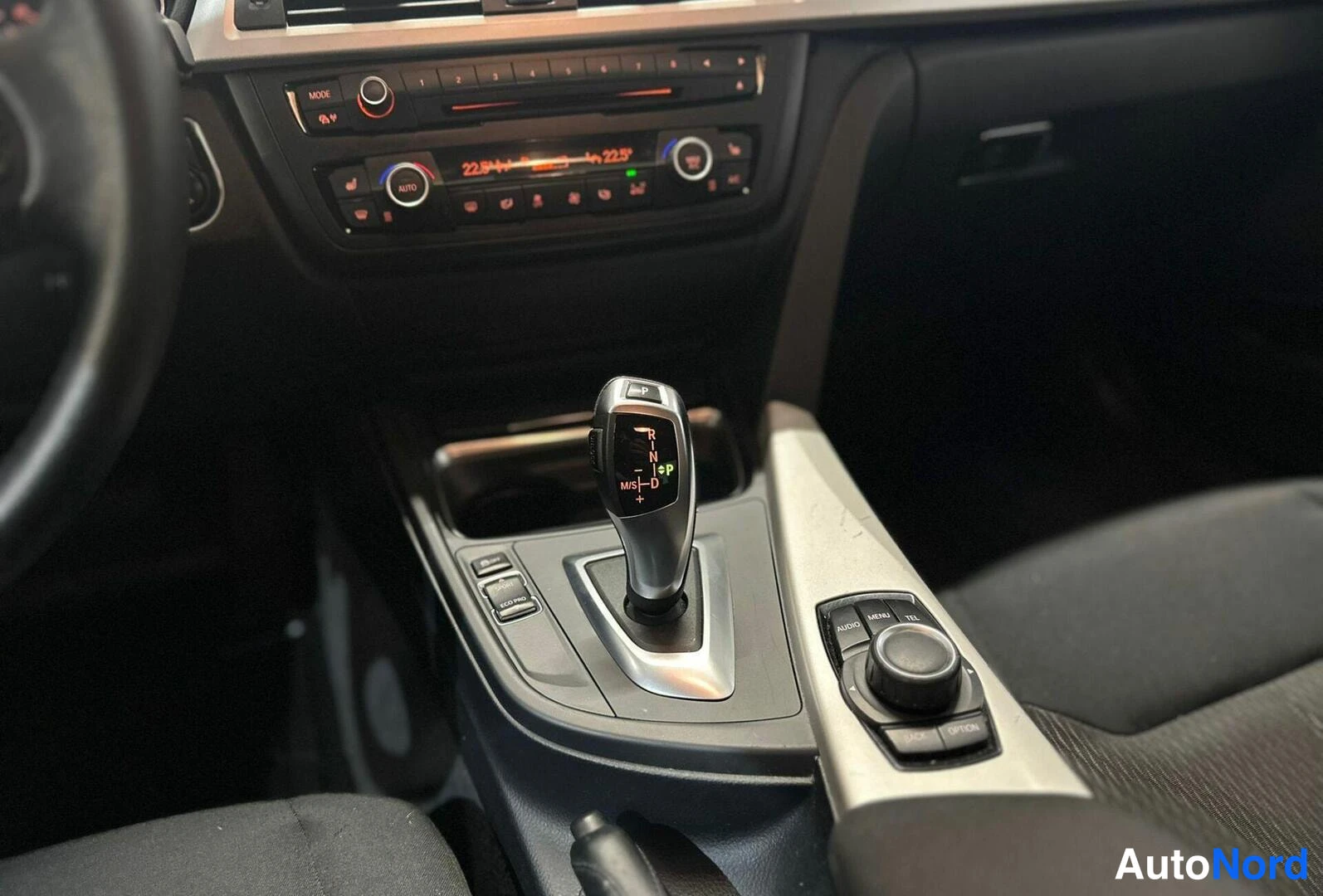 Valkoinen BMW 316d 2014, kuva 19
