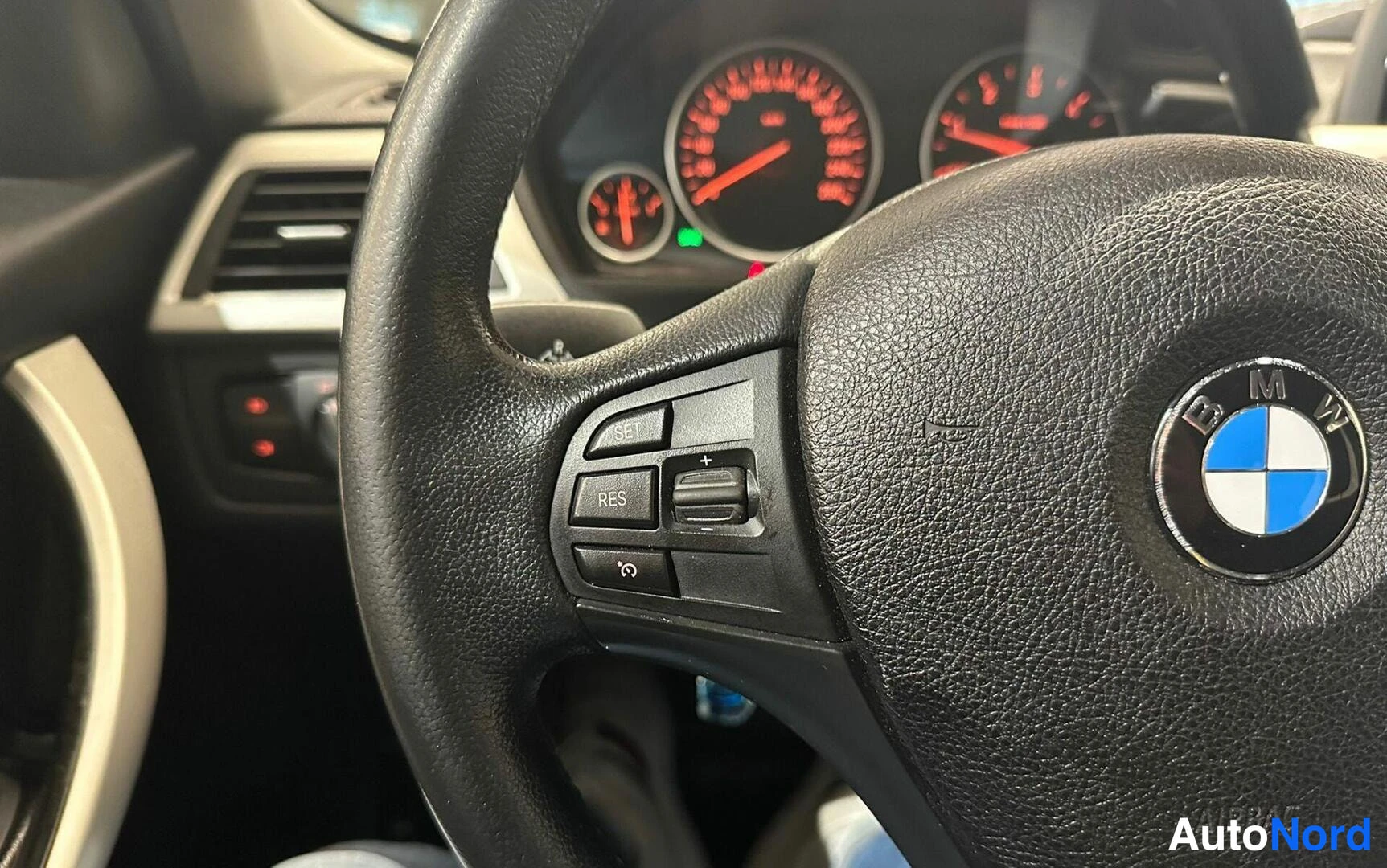 Valkoinen BMW 316d 2014, kuva 20