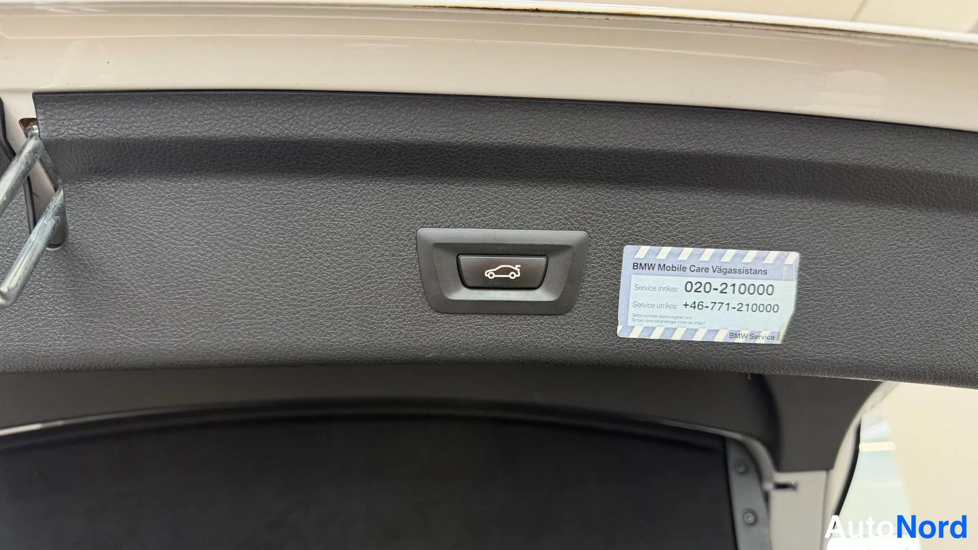 Valkoinen BMW 320d 2014, kuva 12