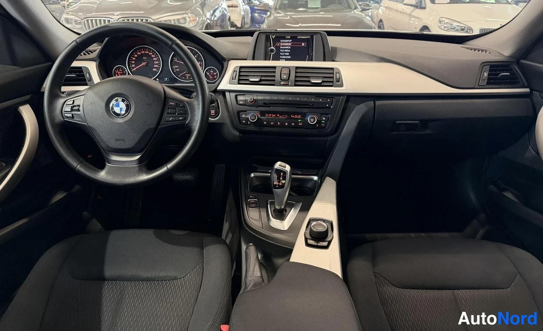 Valkoinen BMW 320d 2014, kuva 15