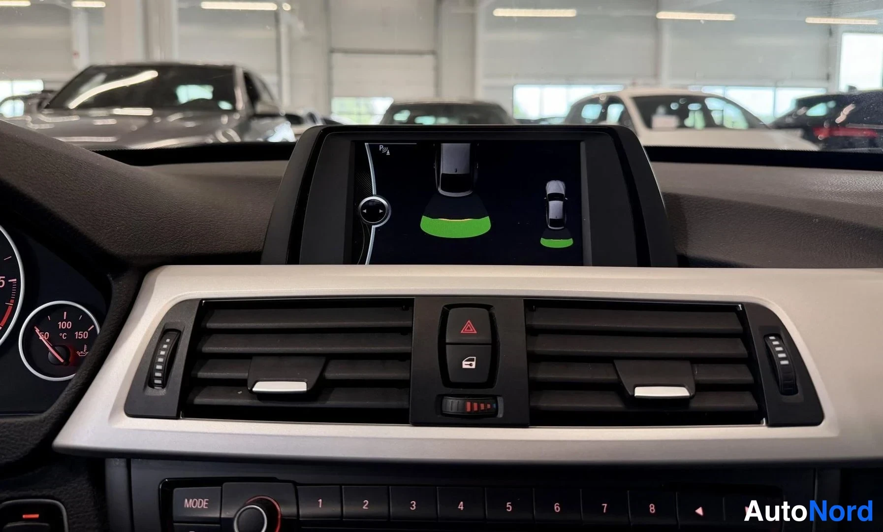 Valkoinen BMW 320d 2014, kuva 17