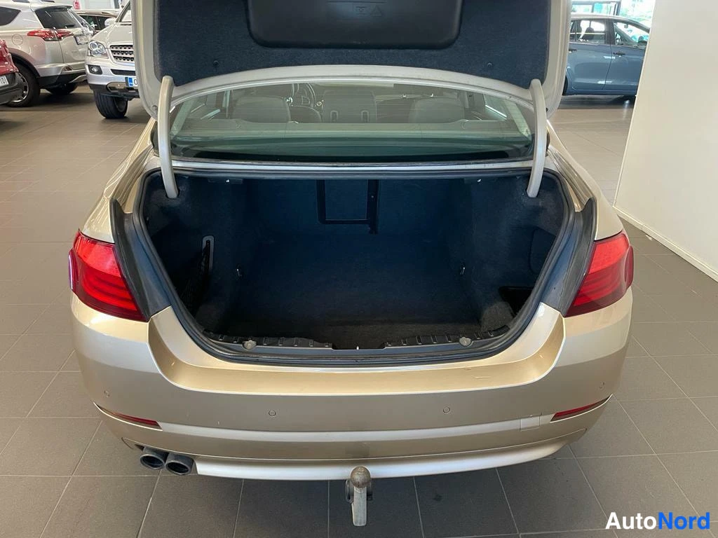 Beige BMW 520d 2011, takaa, kuva 8