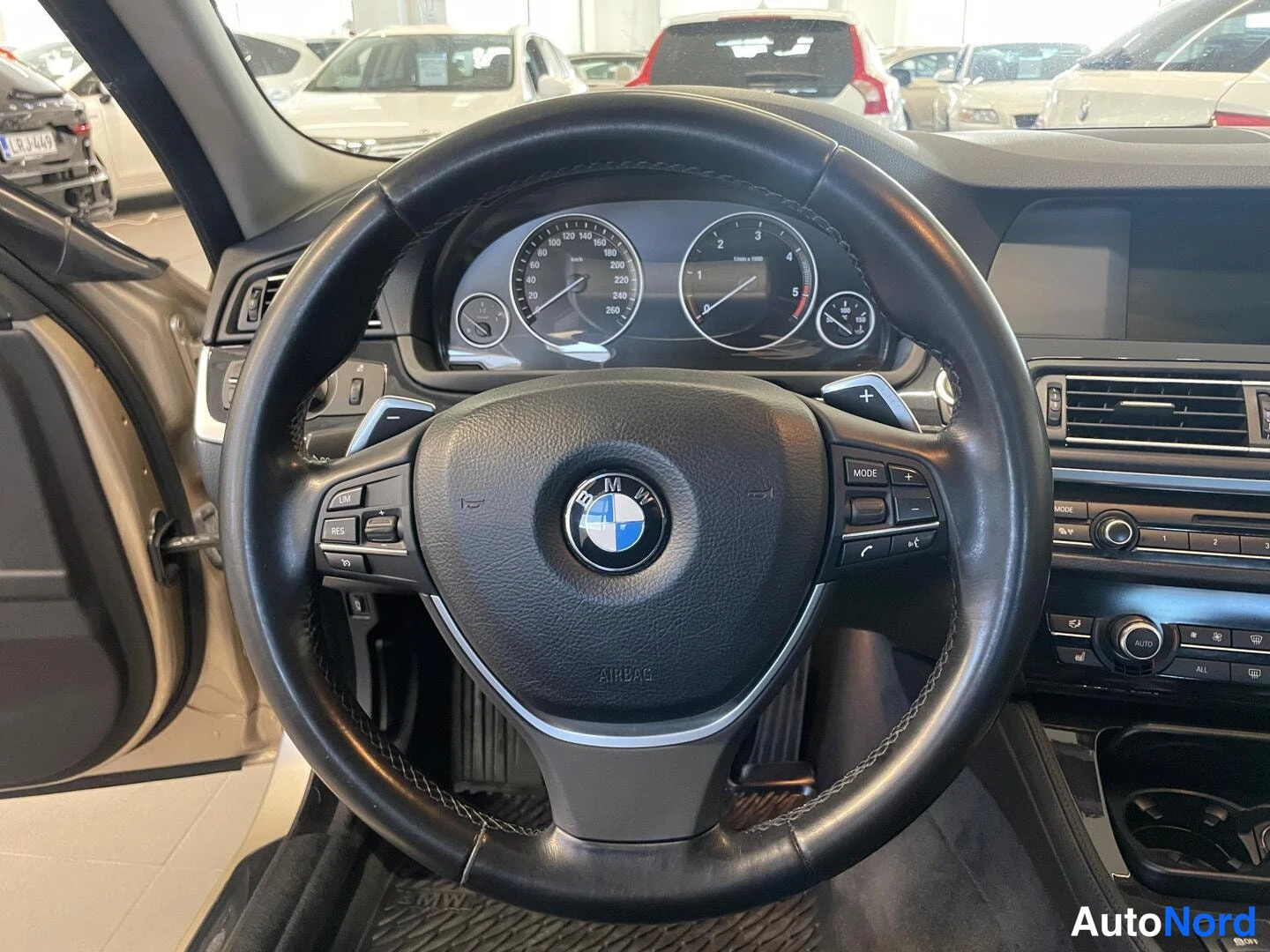 Beige BMW 520d 2011, kuva 11