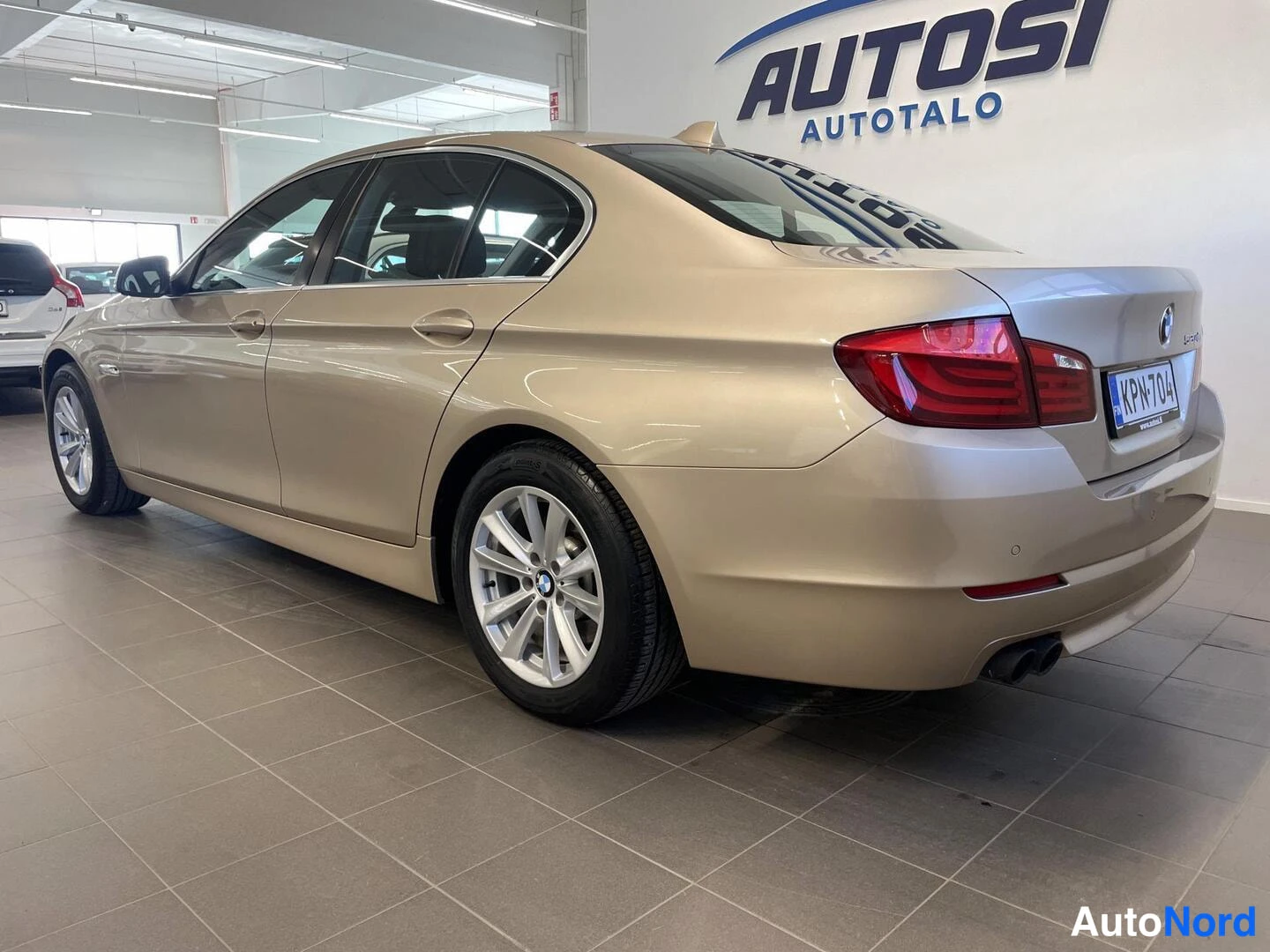 Beige BMW 520d 2011, takaviisto, kuva 4
