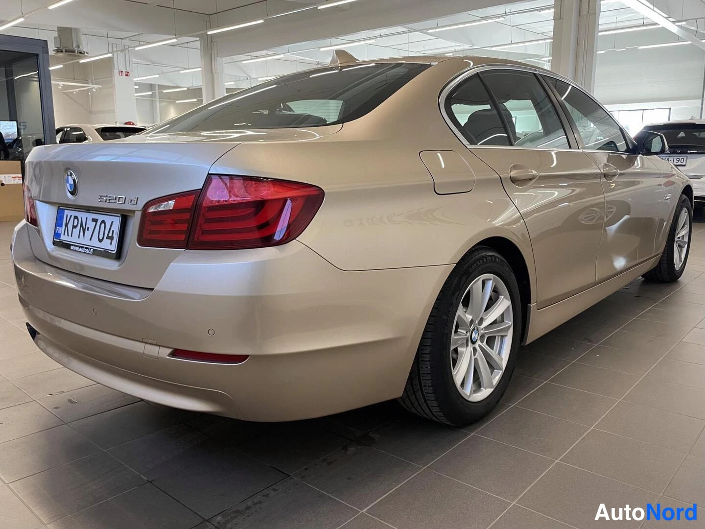 Beige BMW 520d 2011, takaviisto, kuva 5