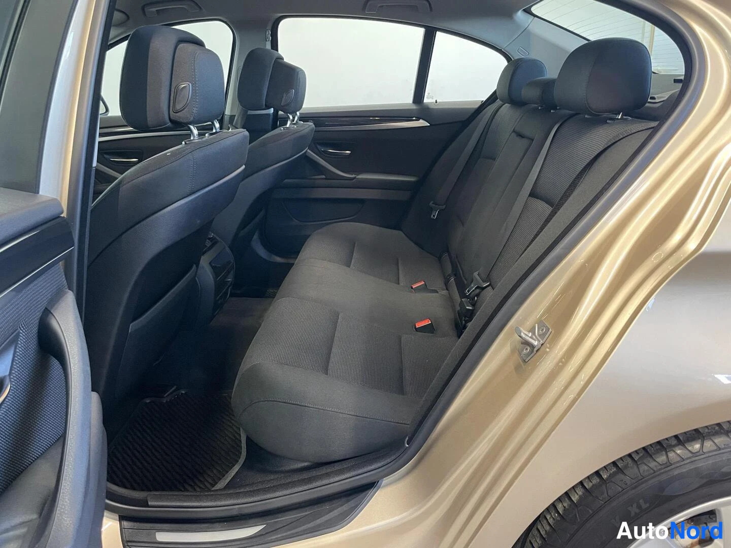 Beige BMW 520d 2011, kuva 7