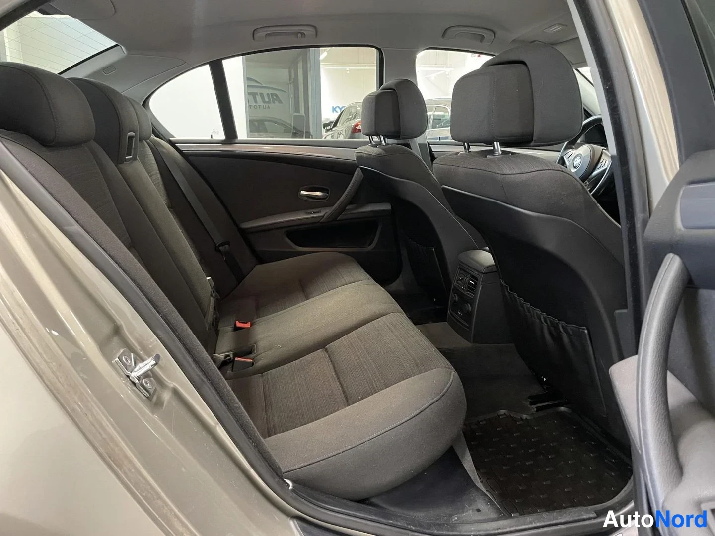 Beige BMW 520d 2009, kuva 7