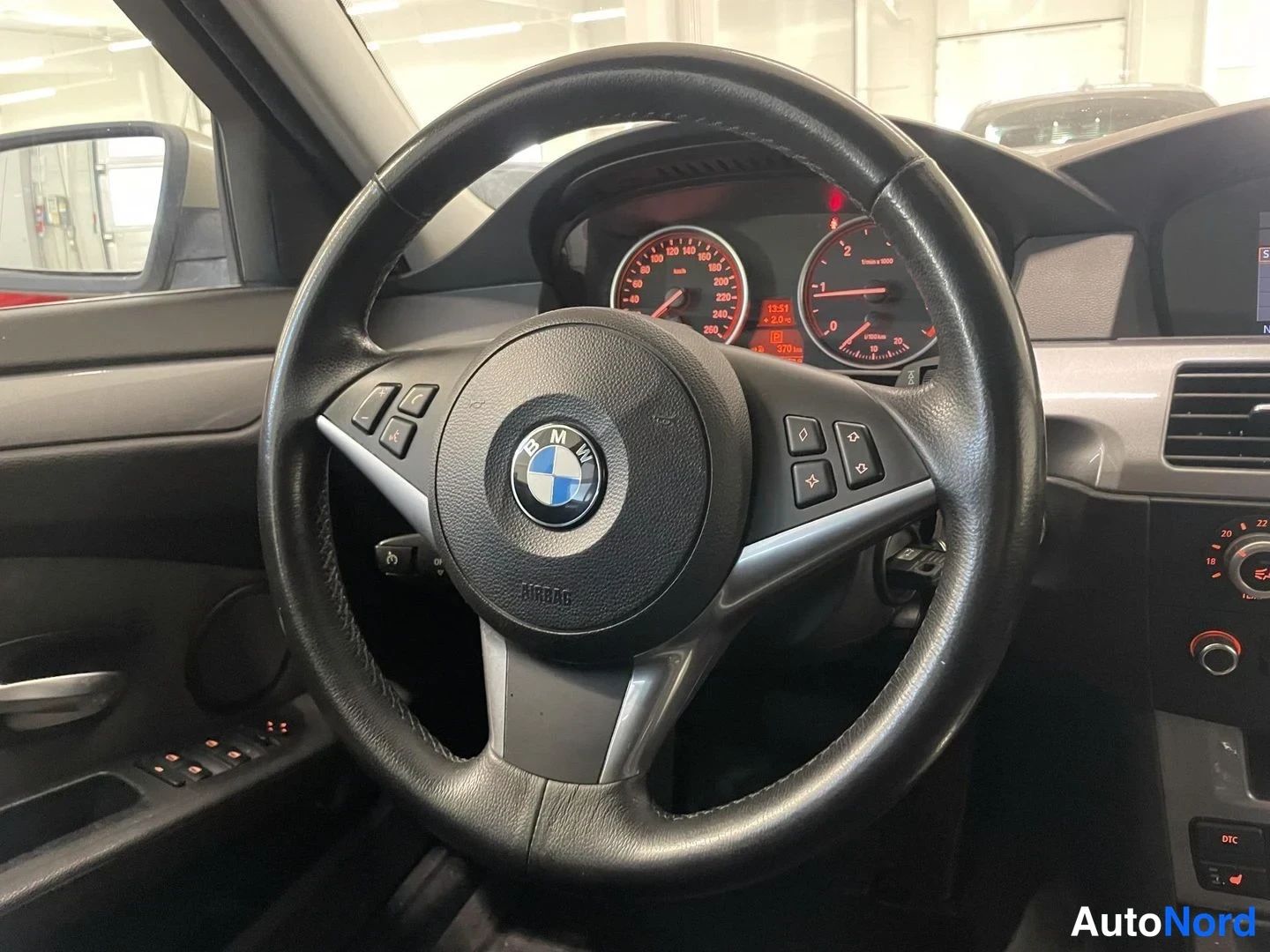 Beige BMW 520d 2009, kuva 9