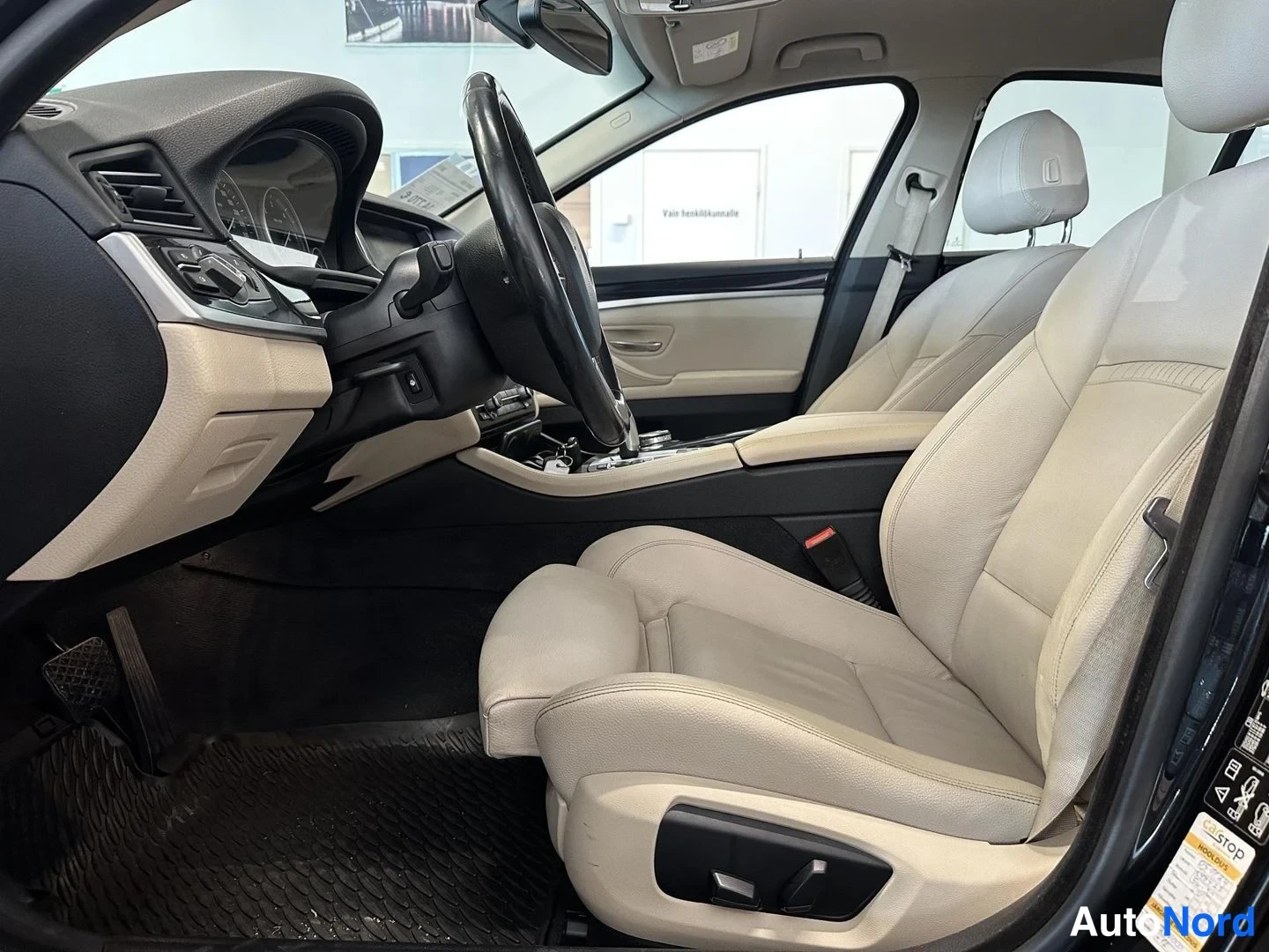 Musta BMW 520d xDrive 2017, kuva 9