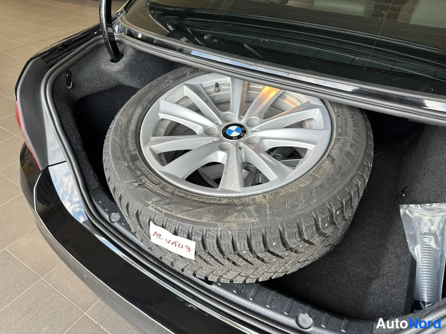Musta BMW 520d xDrive 2017, takaa, kuva 7