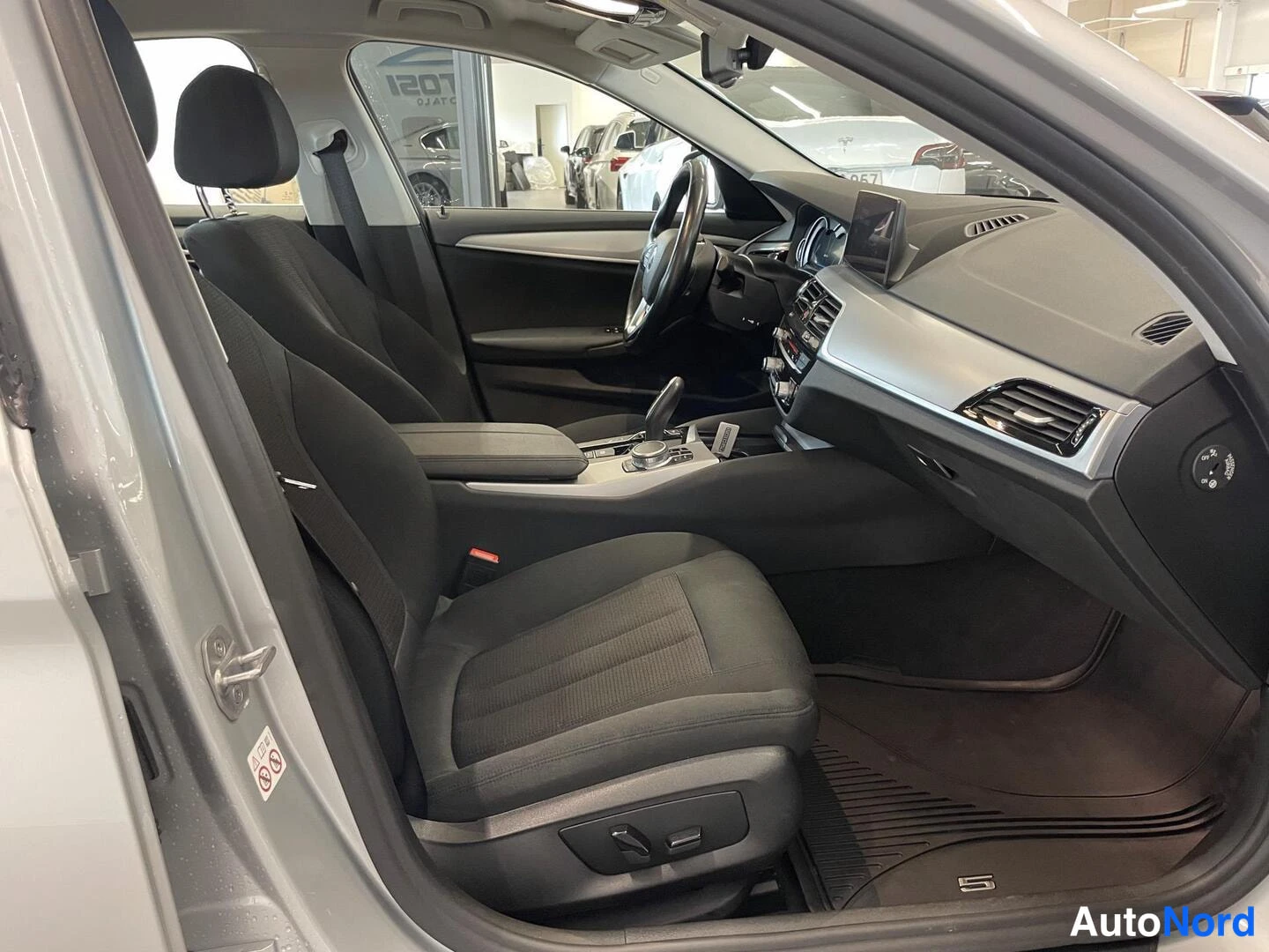 Hopea BMW 530e 2019, kuva 15