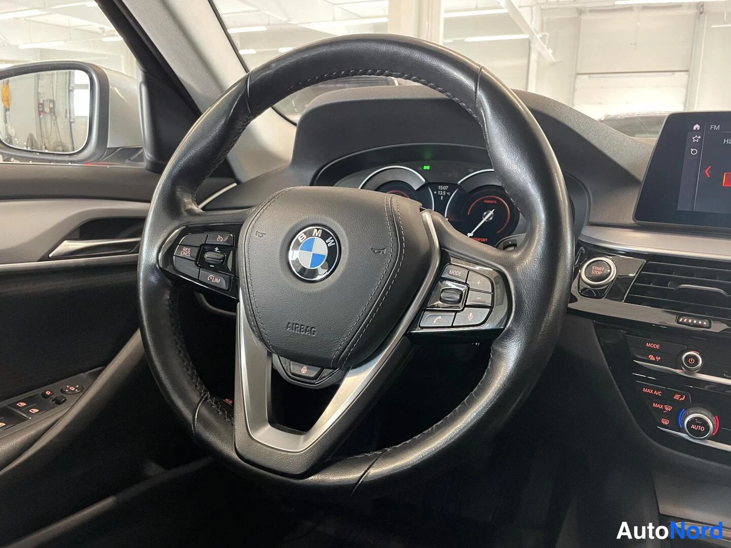 Hopea BMW 530e 2019, kuva 17