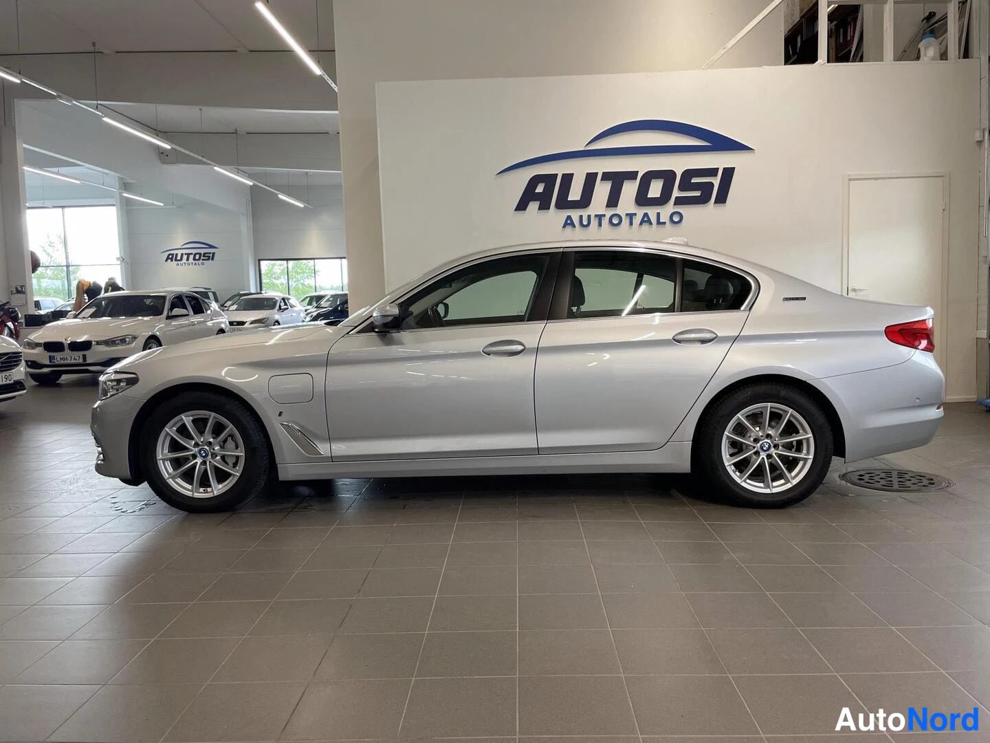 Hopea BMW 530e 2019, sivulta, kuva 6