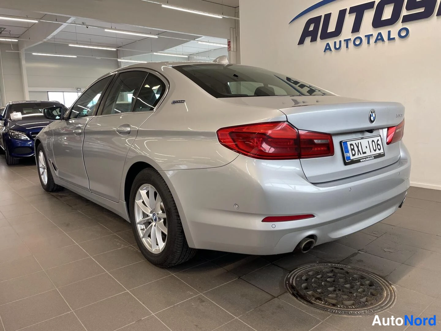 Hopea BMW 530e 2019, takaviisto, kuva 8