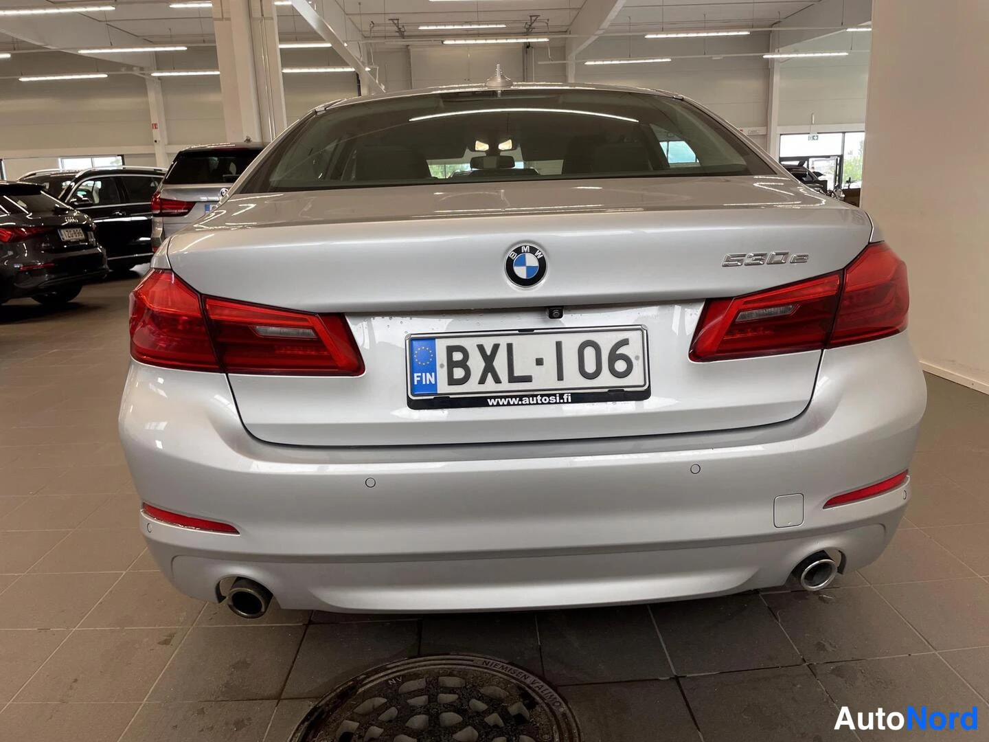 Hopea BMW 530e 2019, takaa, kuva 11