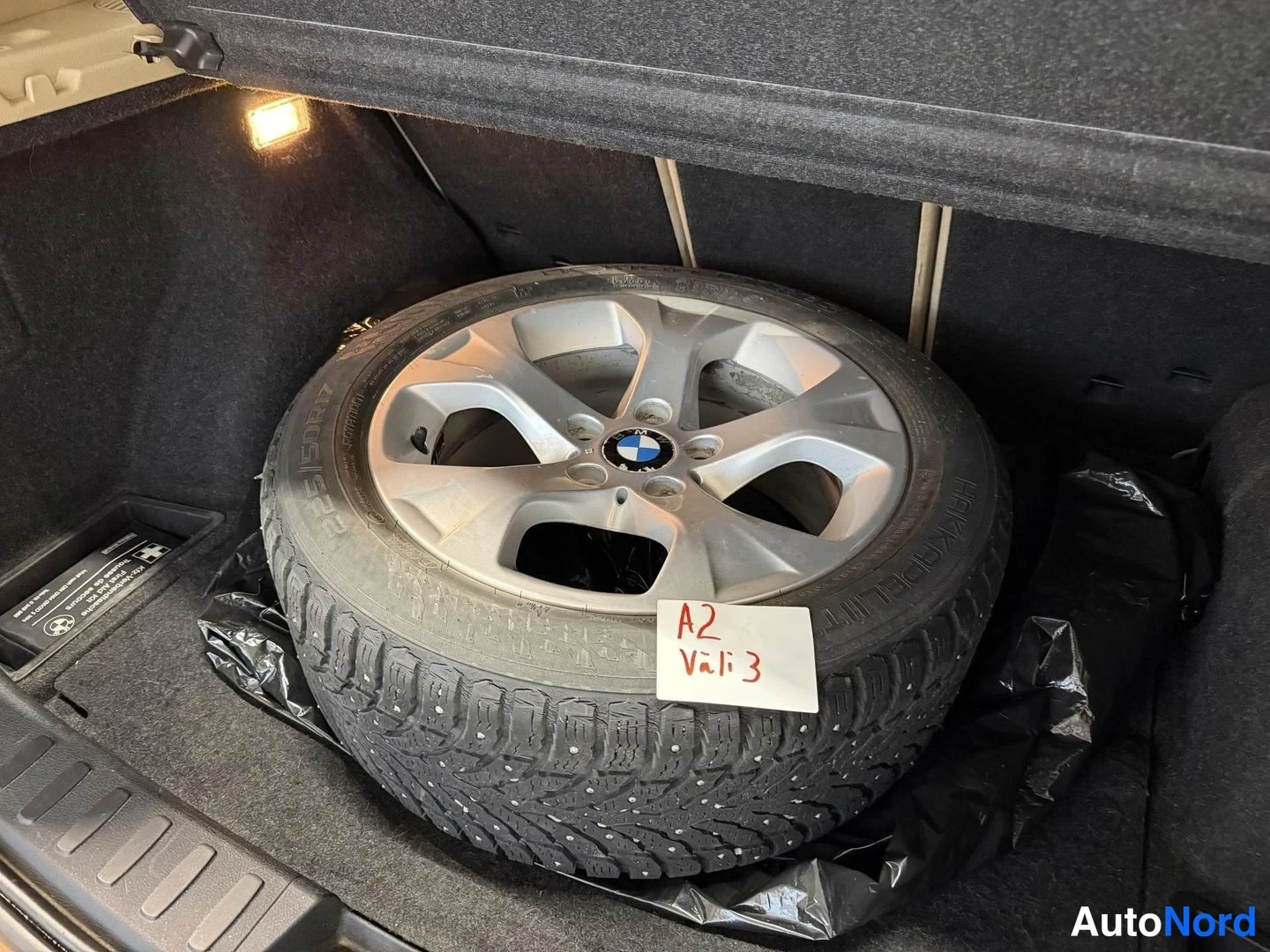 Ruskea BMW X1 2010, kuva 11