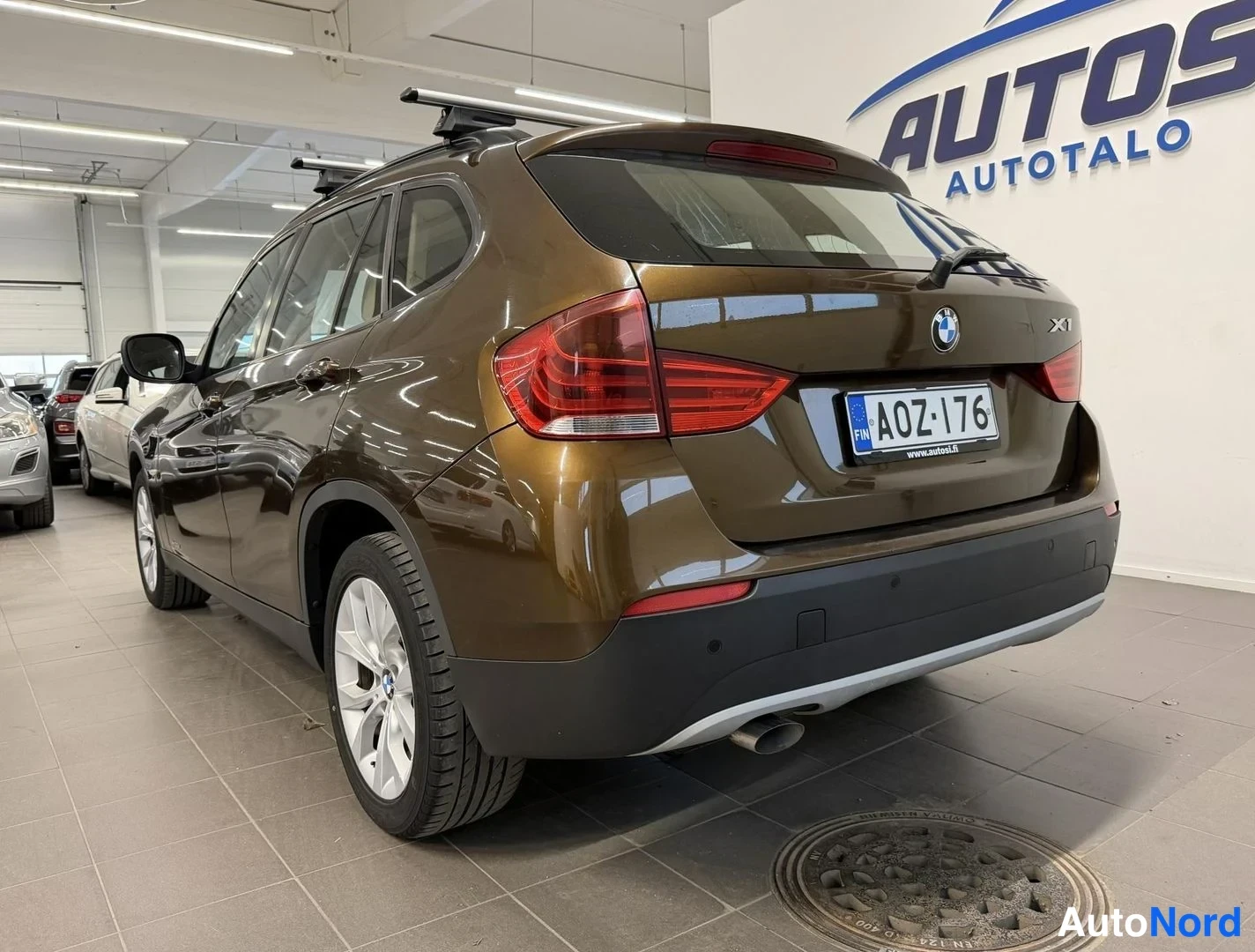 Ruskea BMW X1 2010, takaviisto, kuva 5