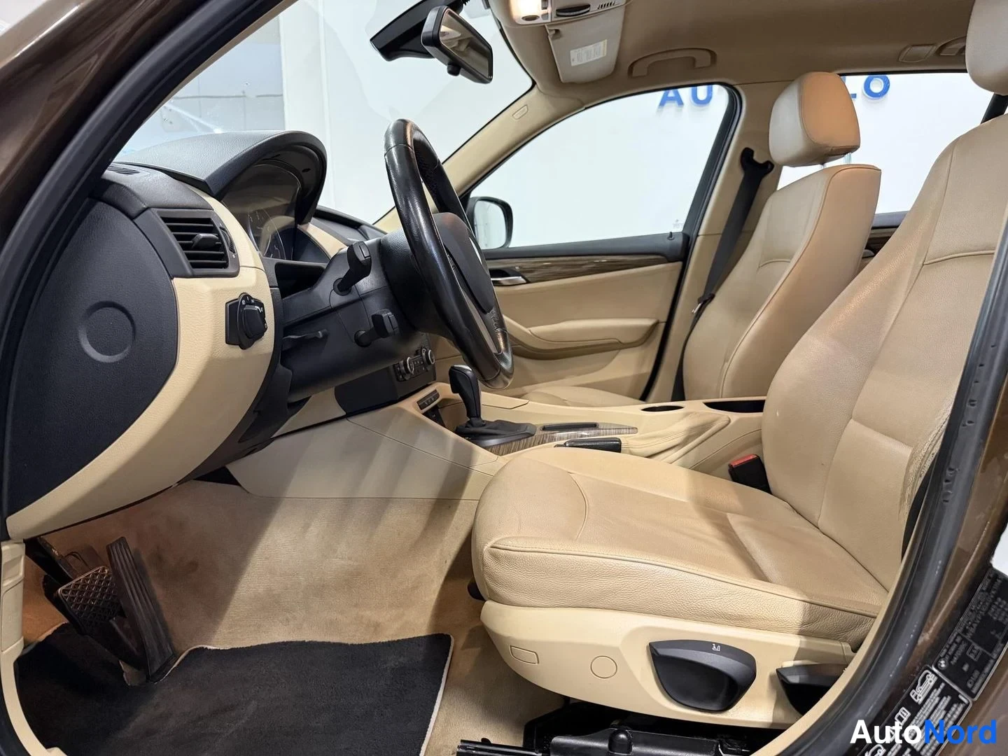 Ruskea BMW X1 2010, kuva 9