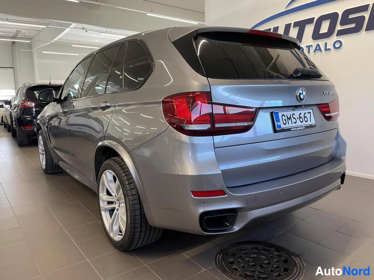 Harmaa BMW X5 2014, takaviisto, kuva 5