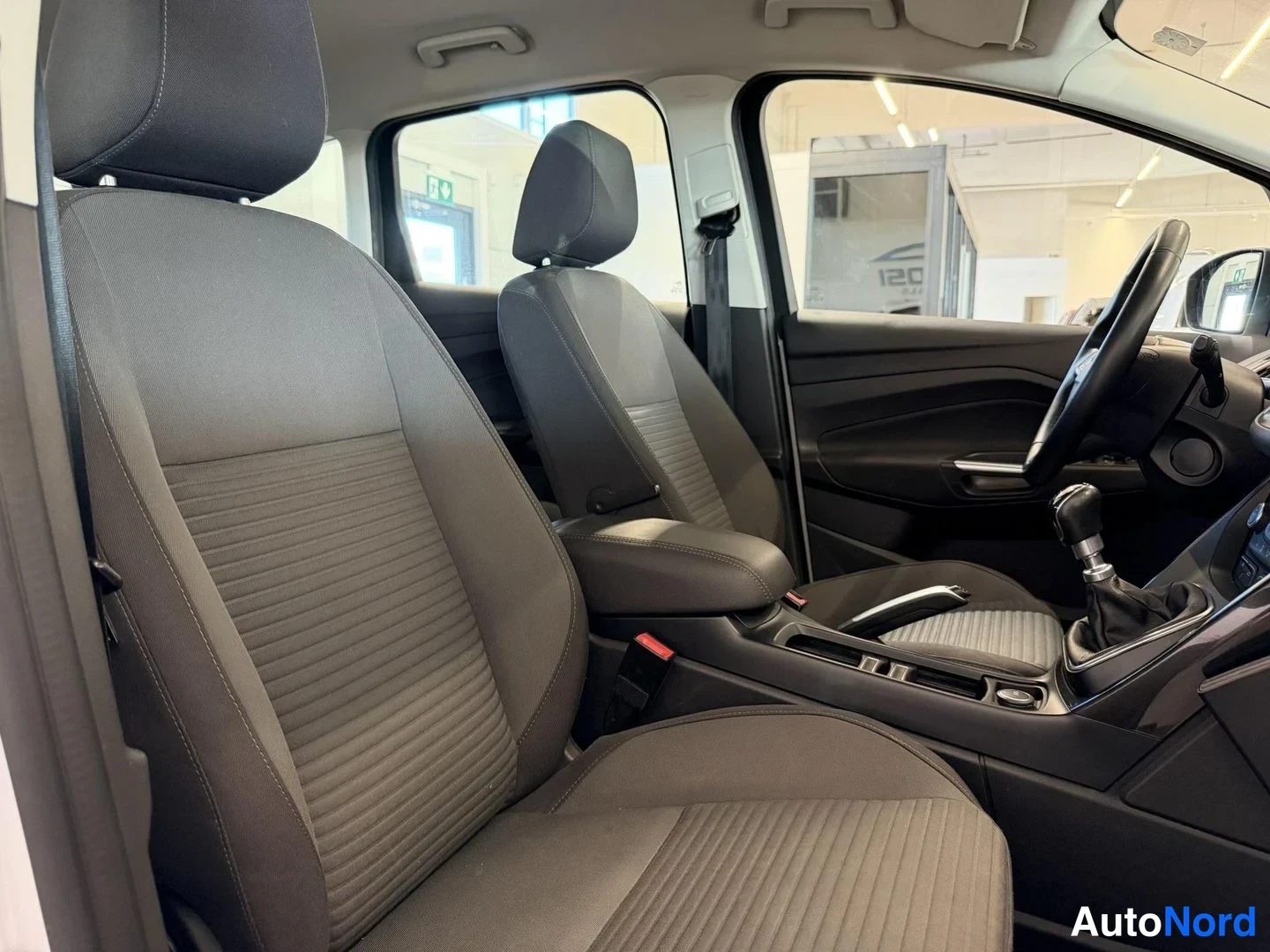 Valkoinen Ford C-Max 2016, kuva 11