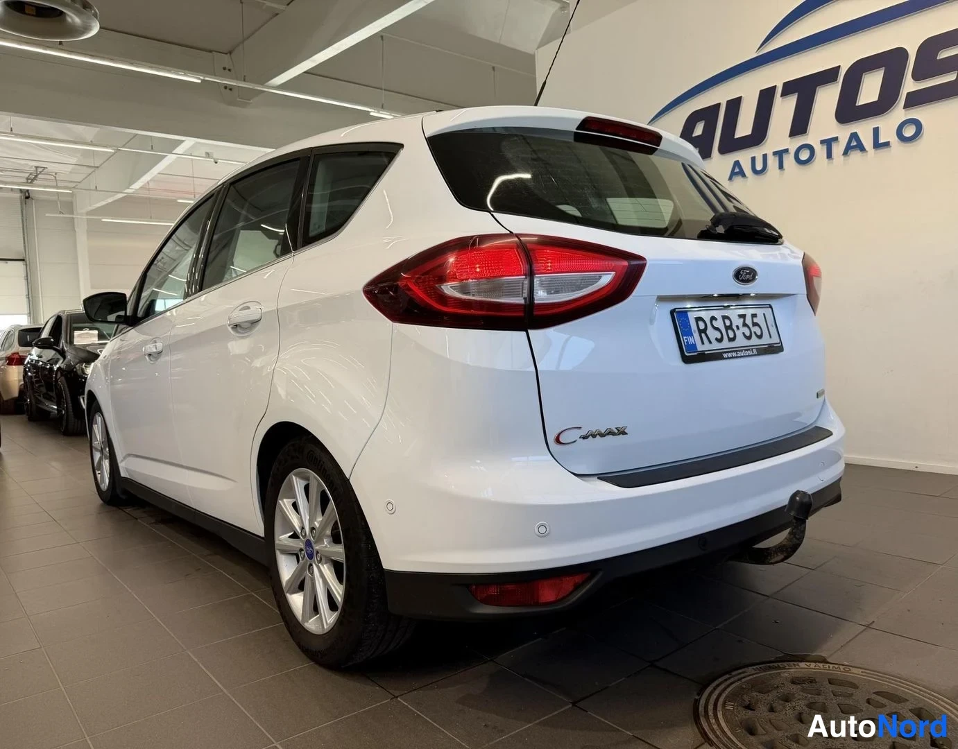 Valkoinen Ford C-Max 2016, takaviisto, kuva 5