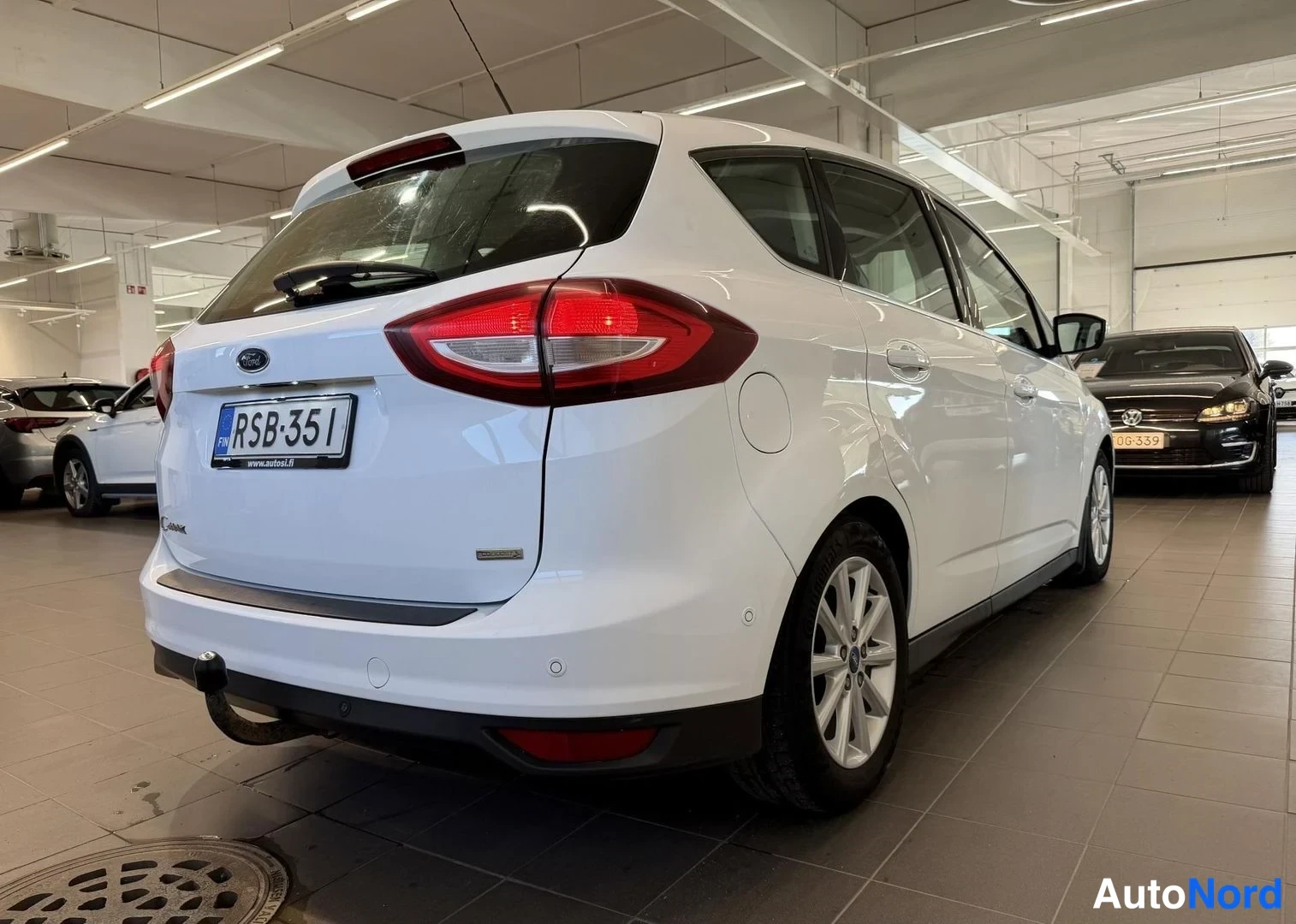 Valkoinen Ford C-Max 2016, takaviisto, kuva 4