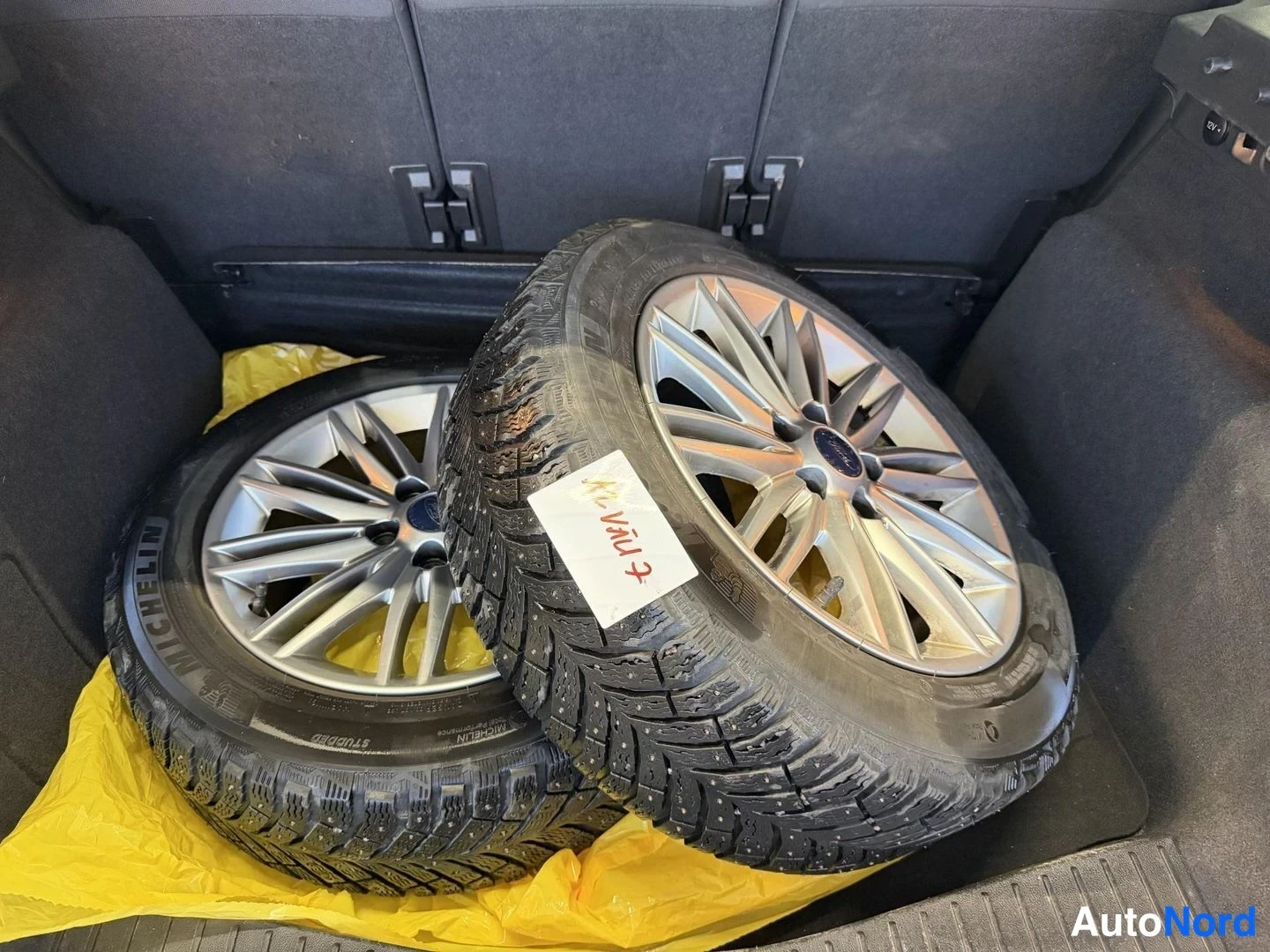 Valkoinen Ford C-Max 2016, kuva 9